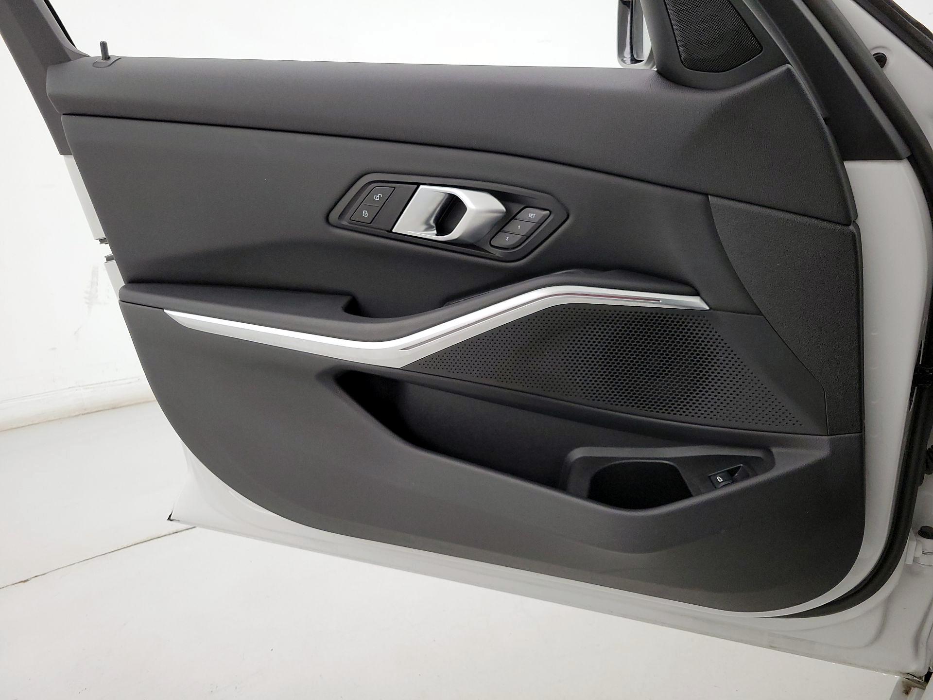 Thumbnail: 2024 BMW 3 Series - 12