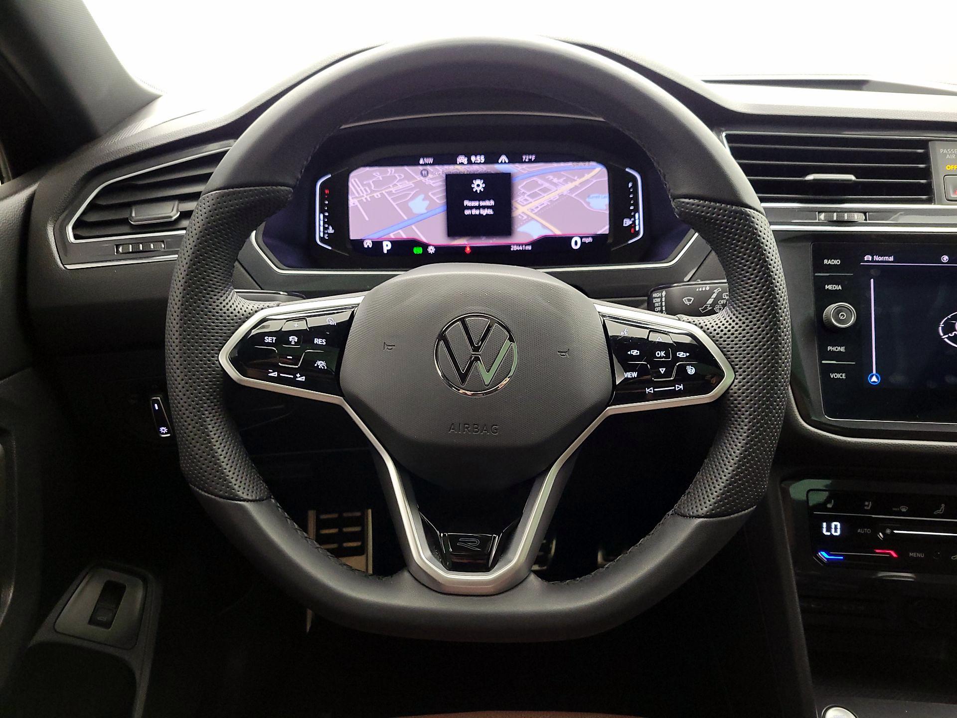 Thumbnail: 2022 Volkswagen Tiguan - 10