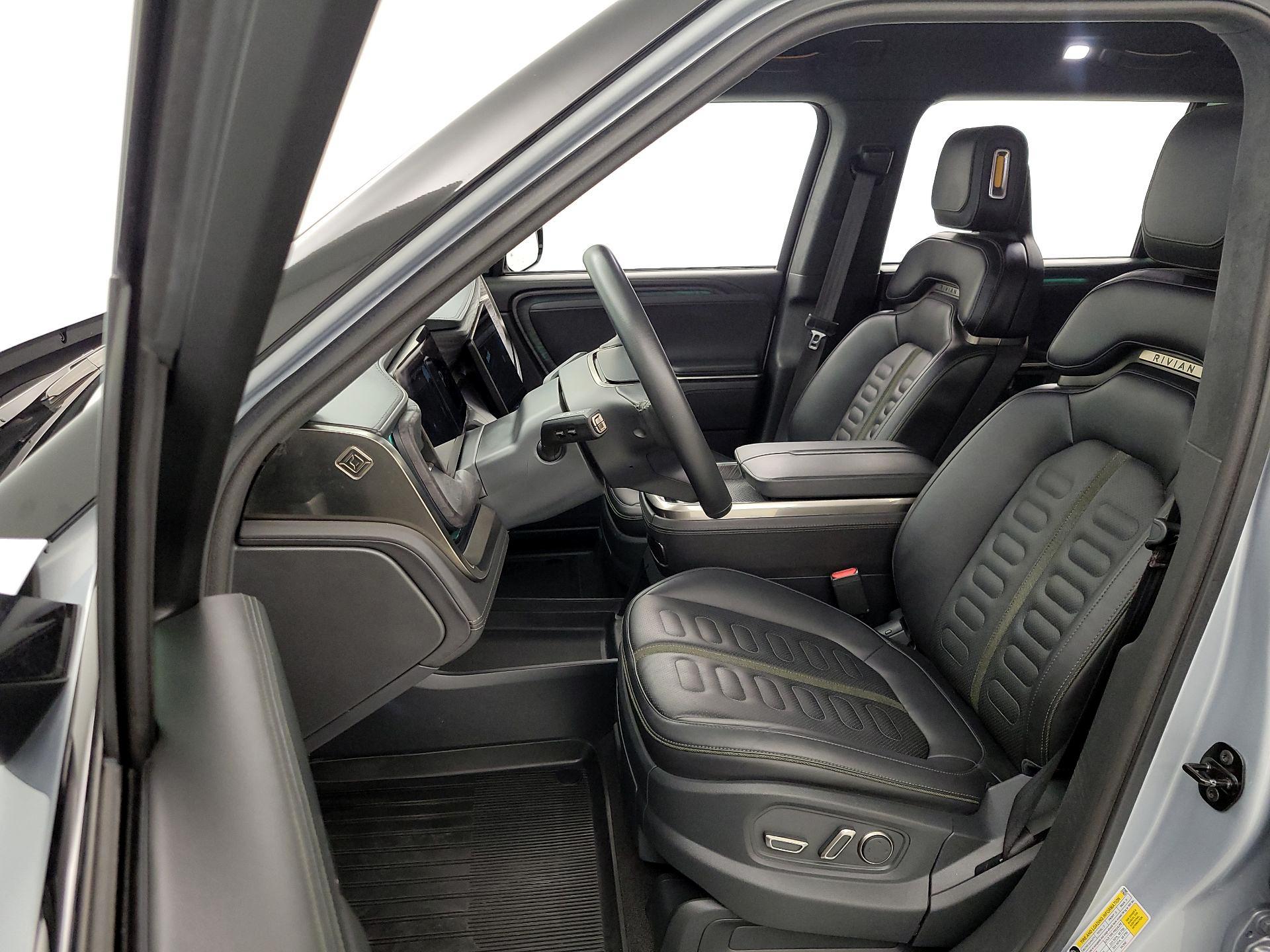 Thumbnail: 2023 Rivian R1S - 11
