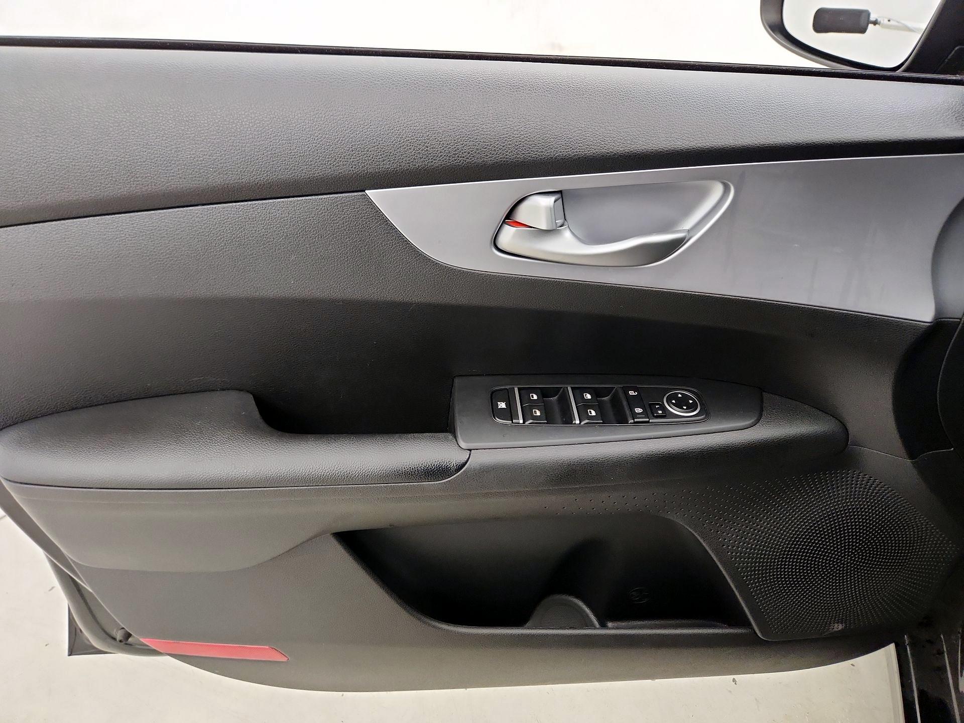 Thumbnail: 2023 Kia Forte - 12