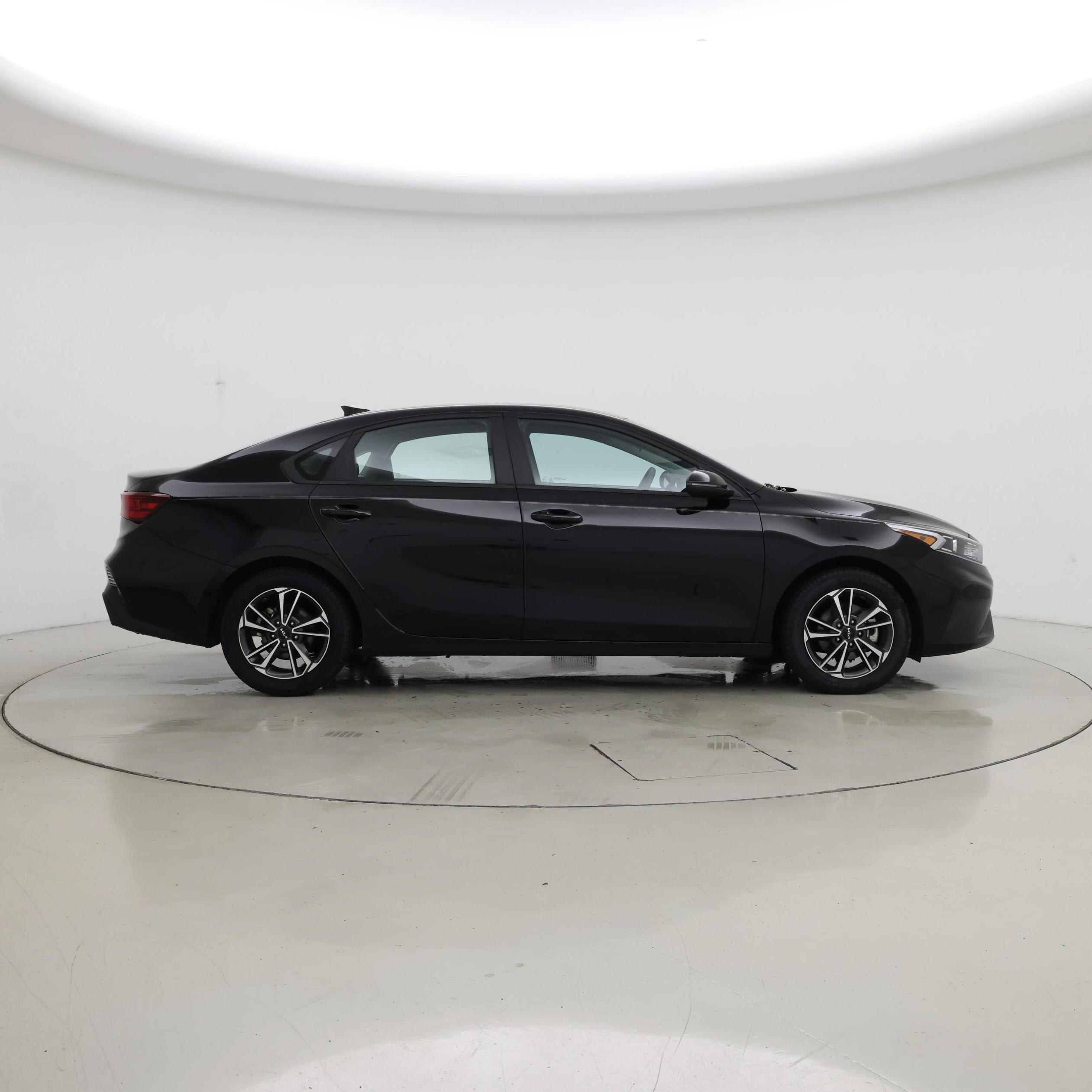 Thumbnail: 2023 Kia Forte - 7