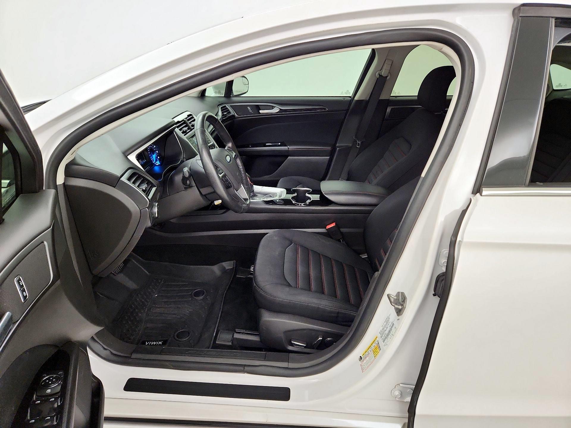 Thumbnail: 2016 Ford Fusion - 11