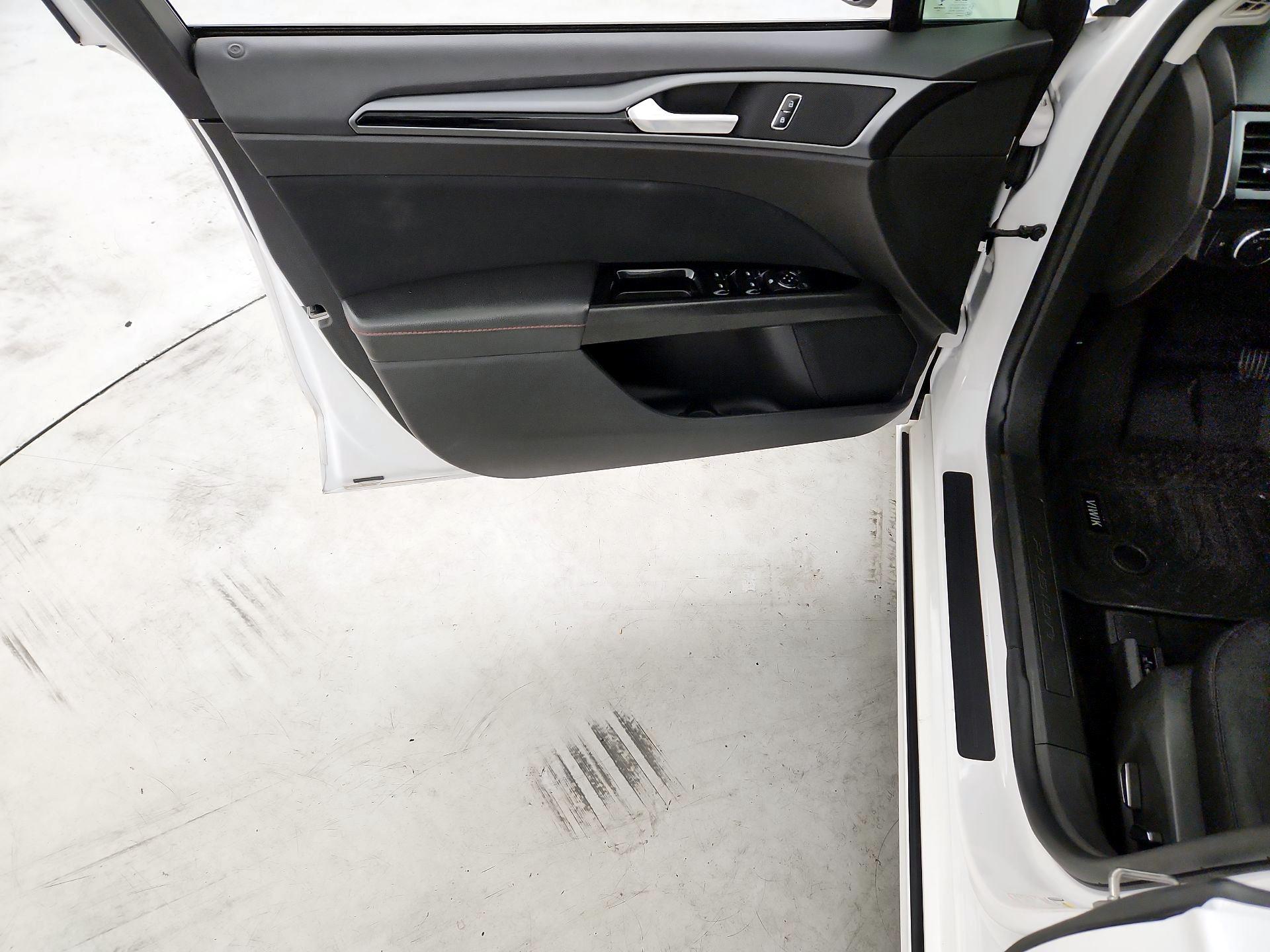 Thumbnail: 2016 Ford Fusion - 12