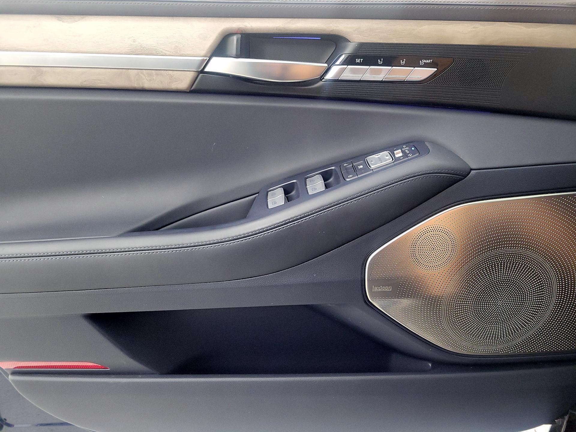 Thumbnail: 2021 Genesis G90 - 12