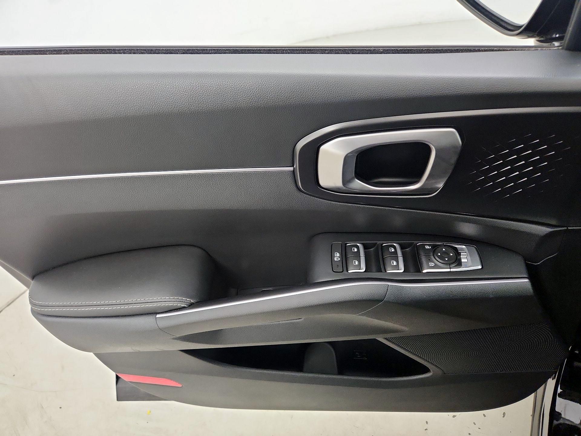 Thumbnail: 2023 Kia Sorento - 12