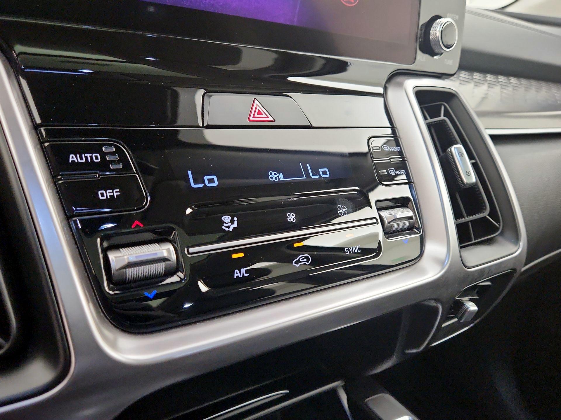 Thumbnail: 2023 Kia Sorento - 17