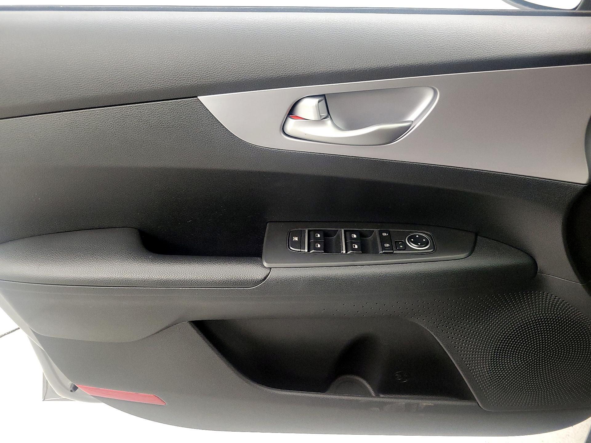 Thumbnail: 2023 Kia Forte - 12