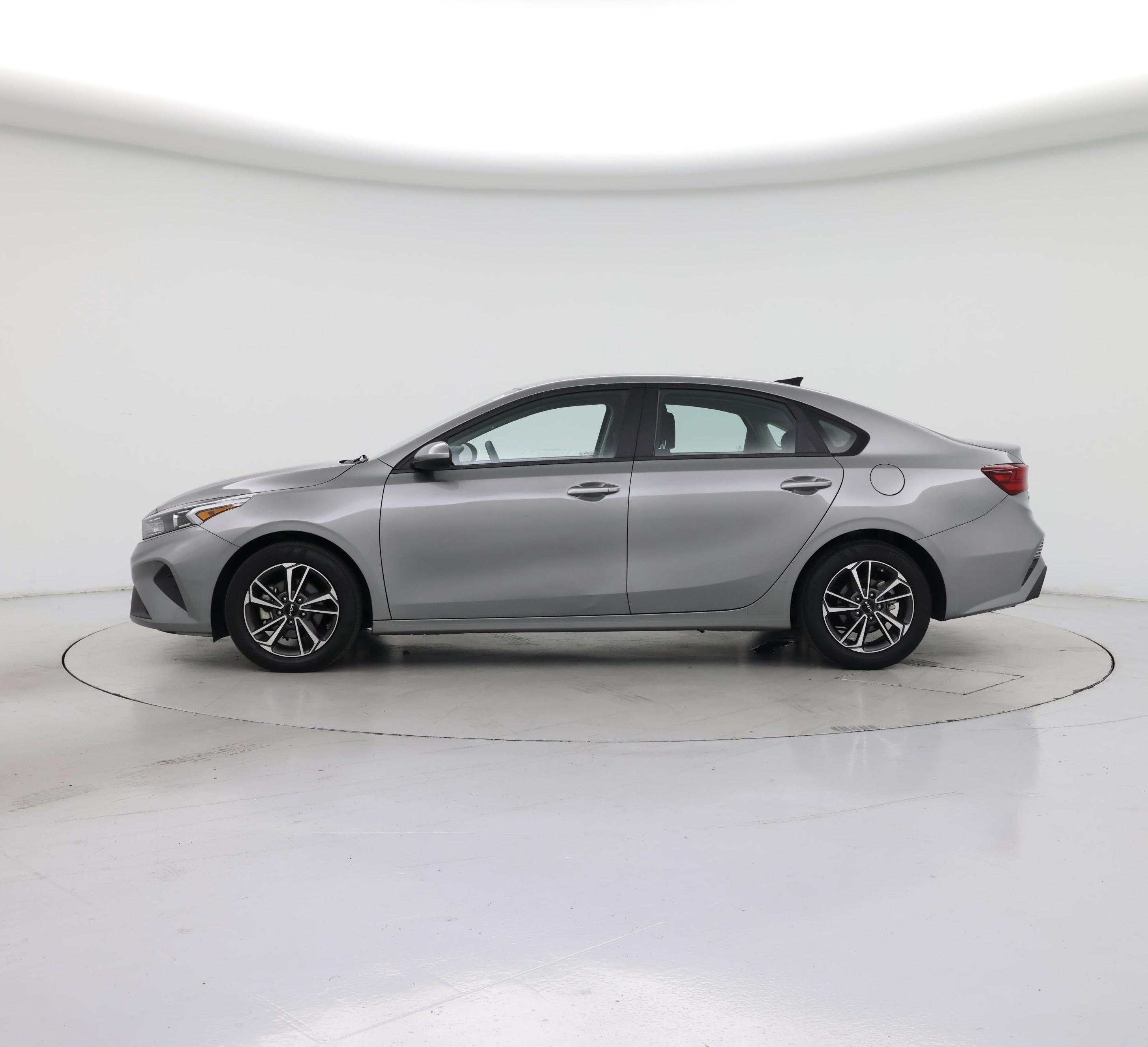 Thumbnail: 2023 Kia Forte - 3