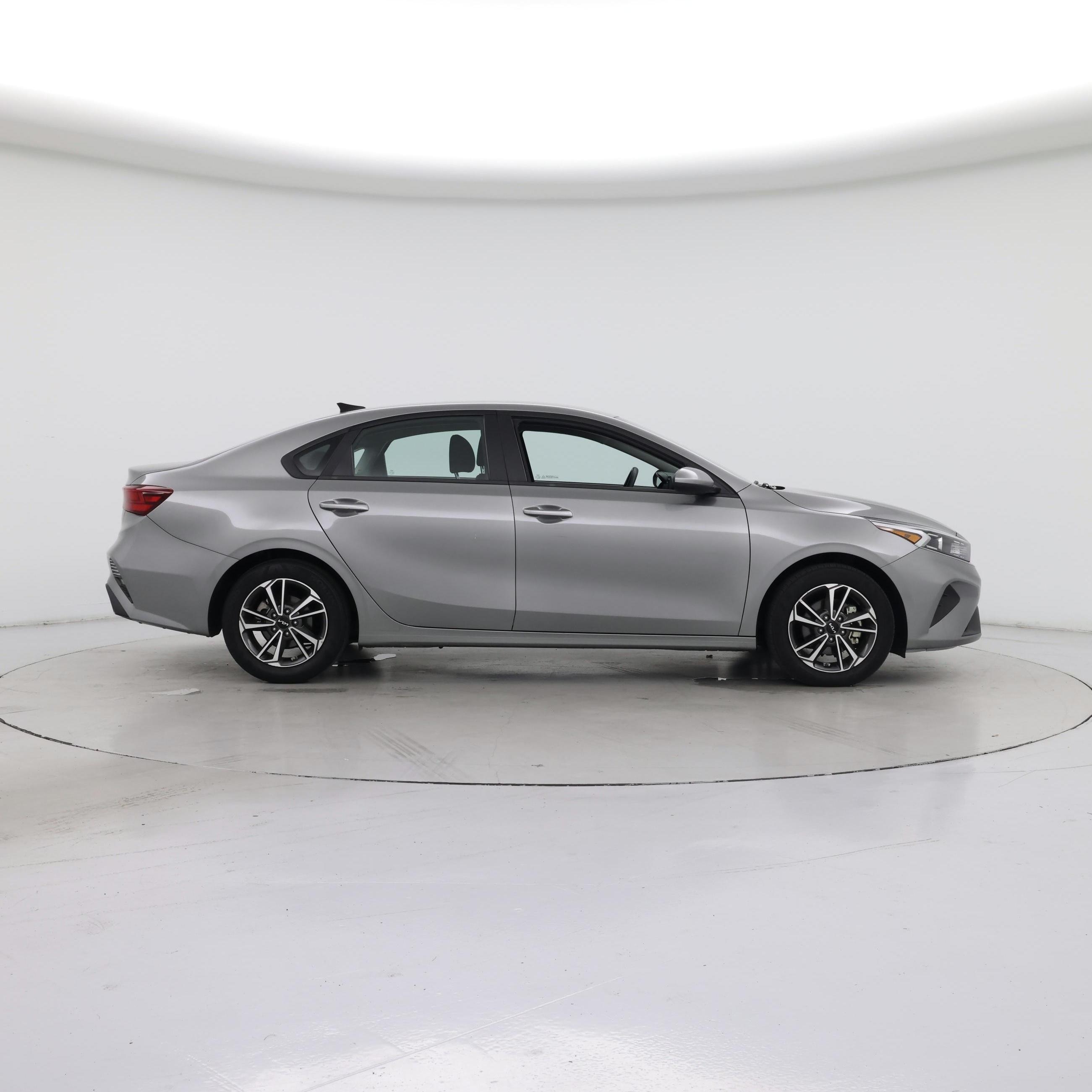 Thumbnail: 2023 Kia Forte - 7