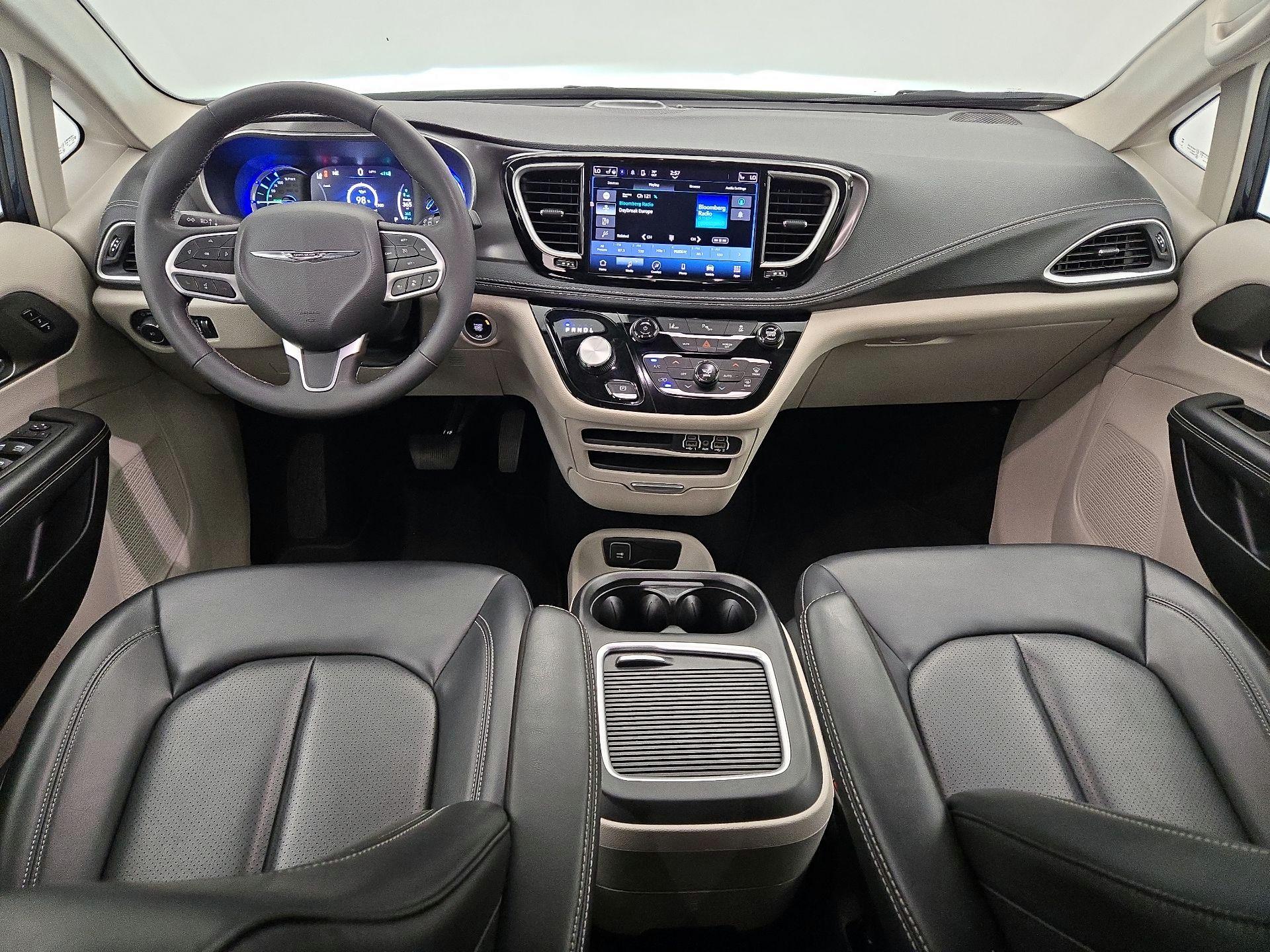 Thumbnail: 2023 Chrysler Pacifica - 9