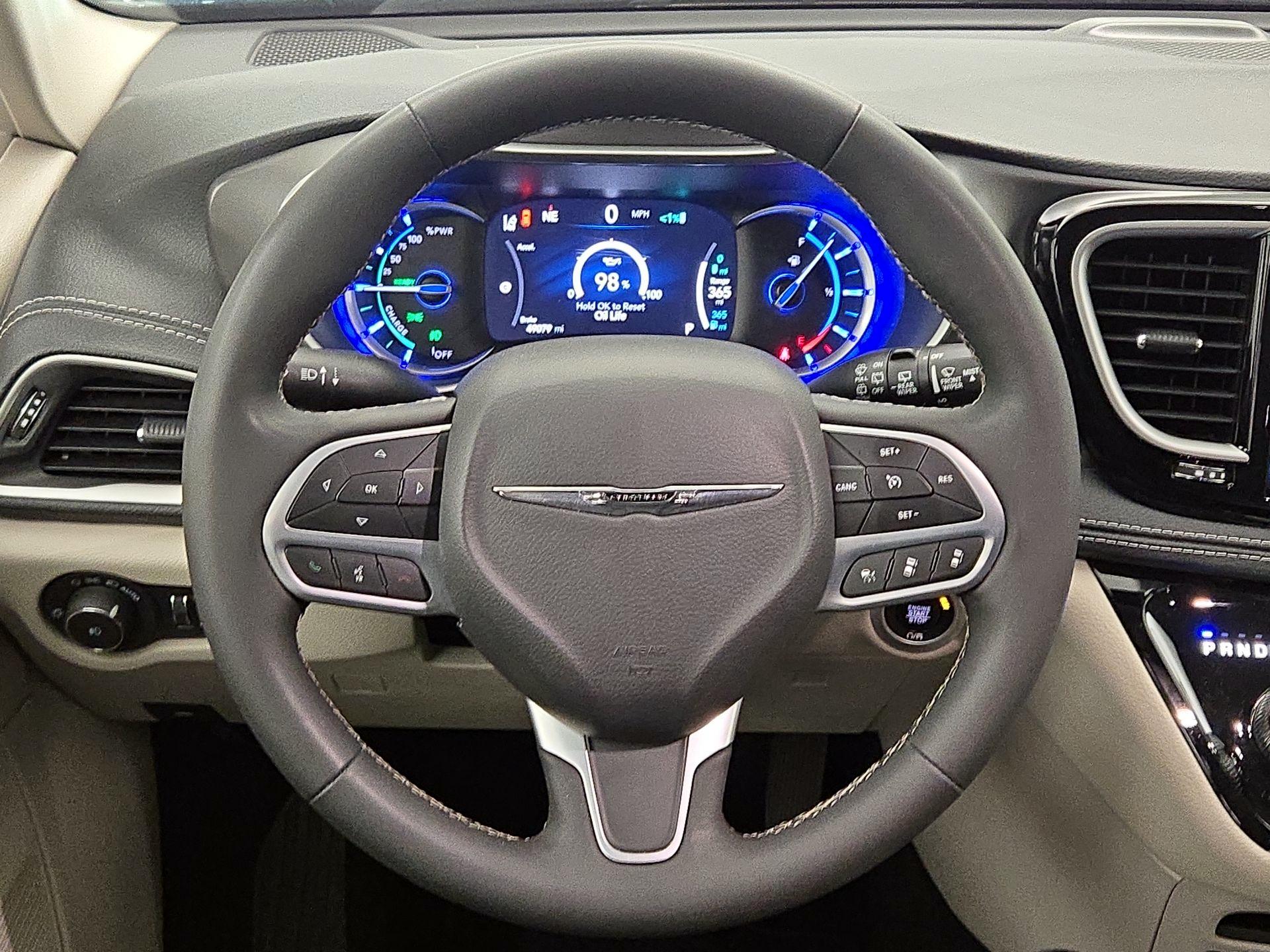 Thumbnail: 2023 Chrysler Pacifica - 10