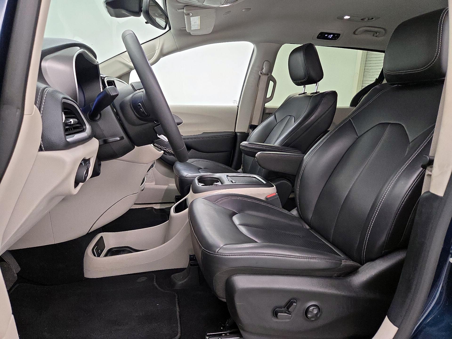Thumbnail: 2023 Chrysler Pacifica - 11