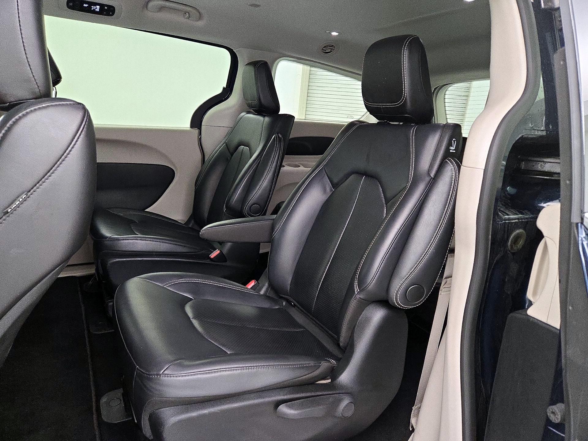 Thumbnail: 2023 Chrysler Pacifica - 19