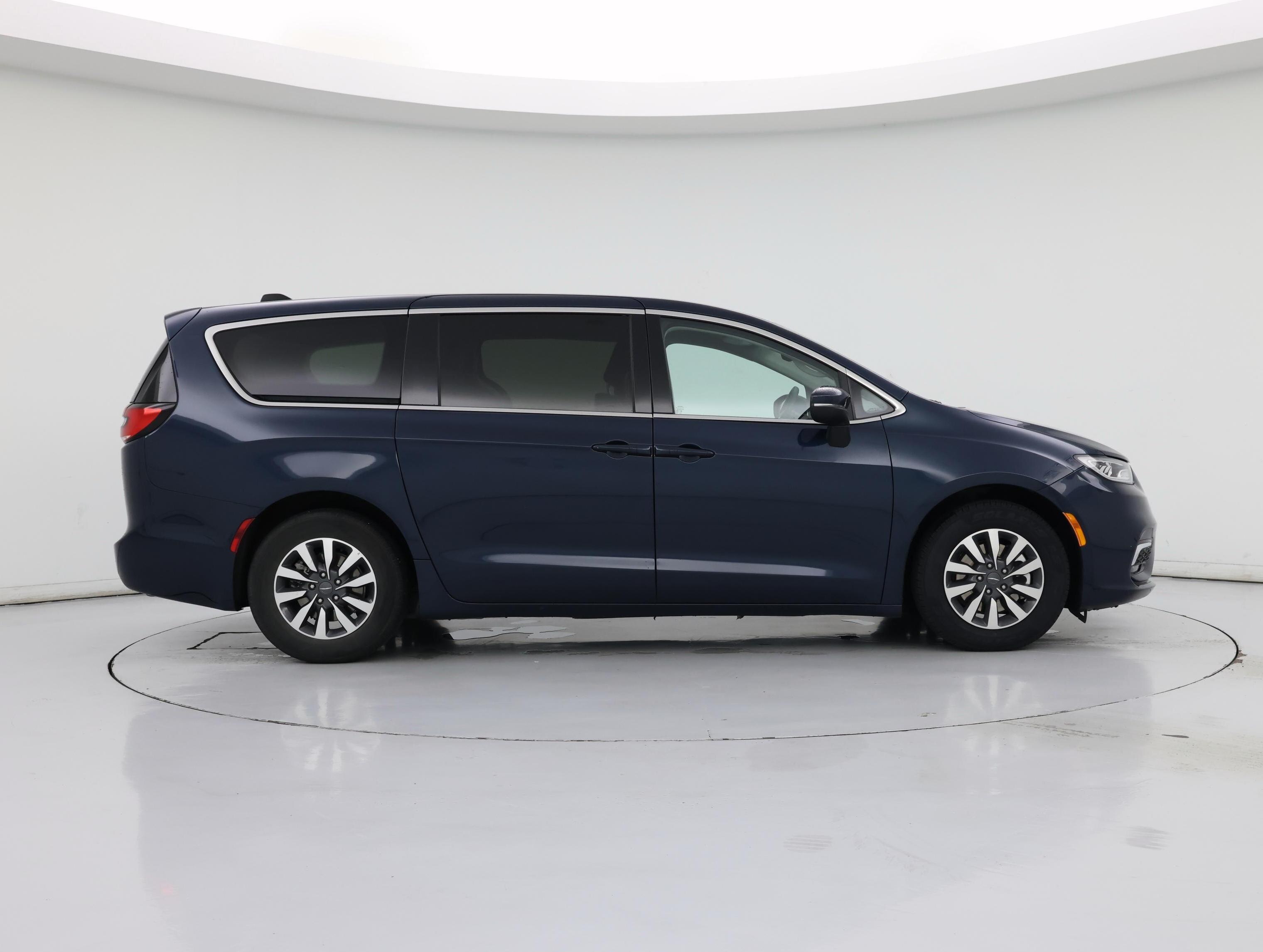 Thumbnail: 2023 Chrysler Pacifica - 7