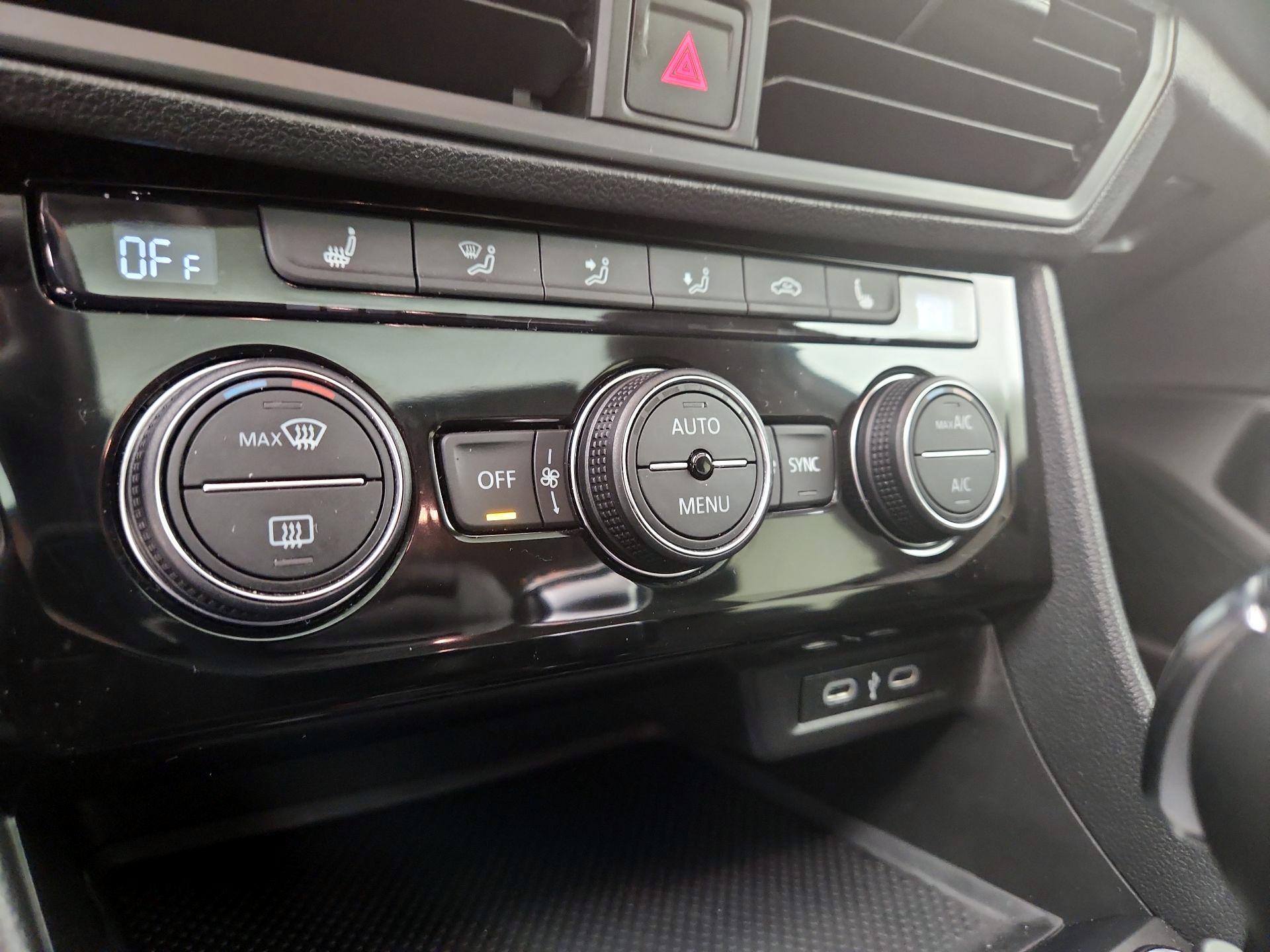 Thumbnail: 2024 Volkswagen Jetta - 16