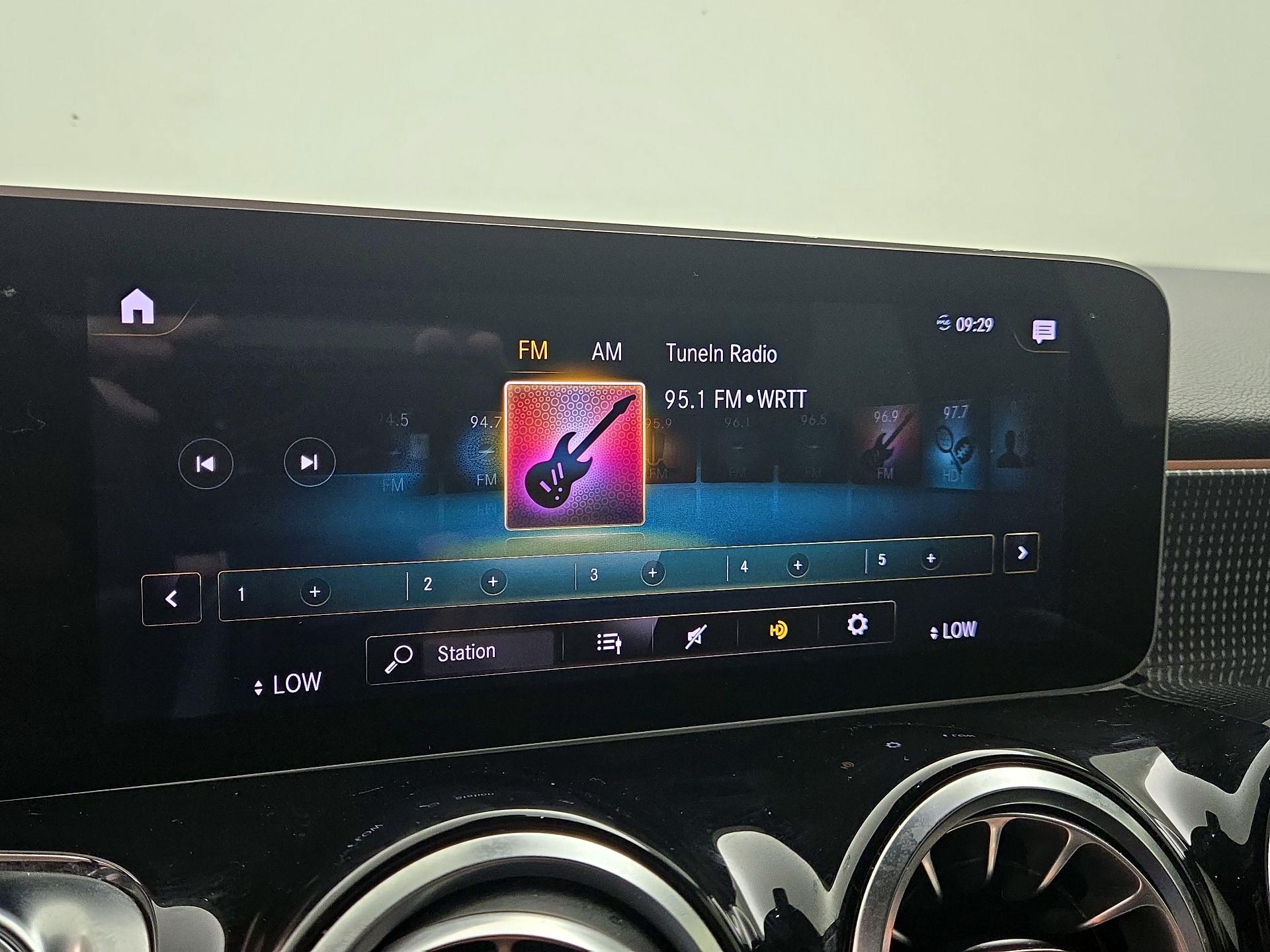 Thumbnail: 2020 Mercedes-Benz GLB - 15