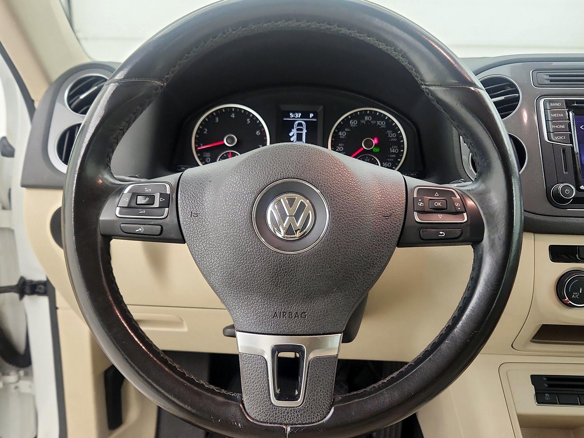 Thumbnail: 2017 Volkswagen Tiguan - 10