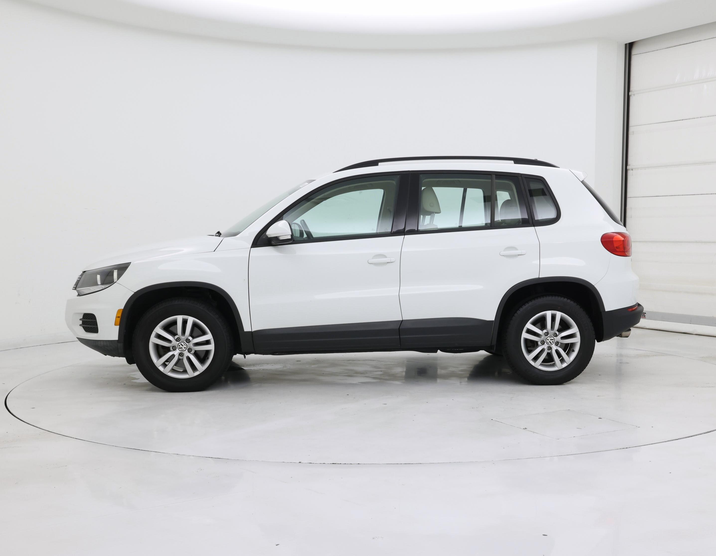 Thumbnail: 2017 Volkswagen Tiguan - 3