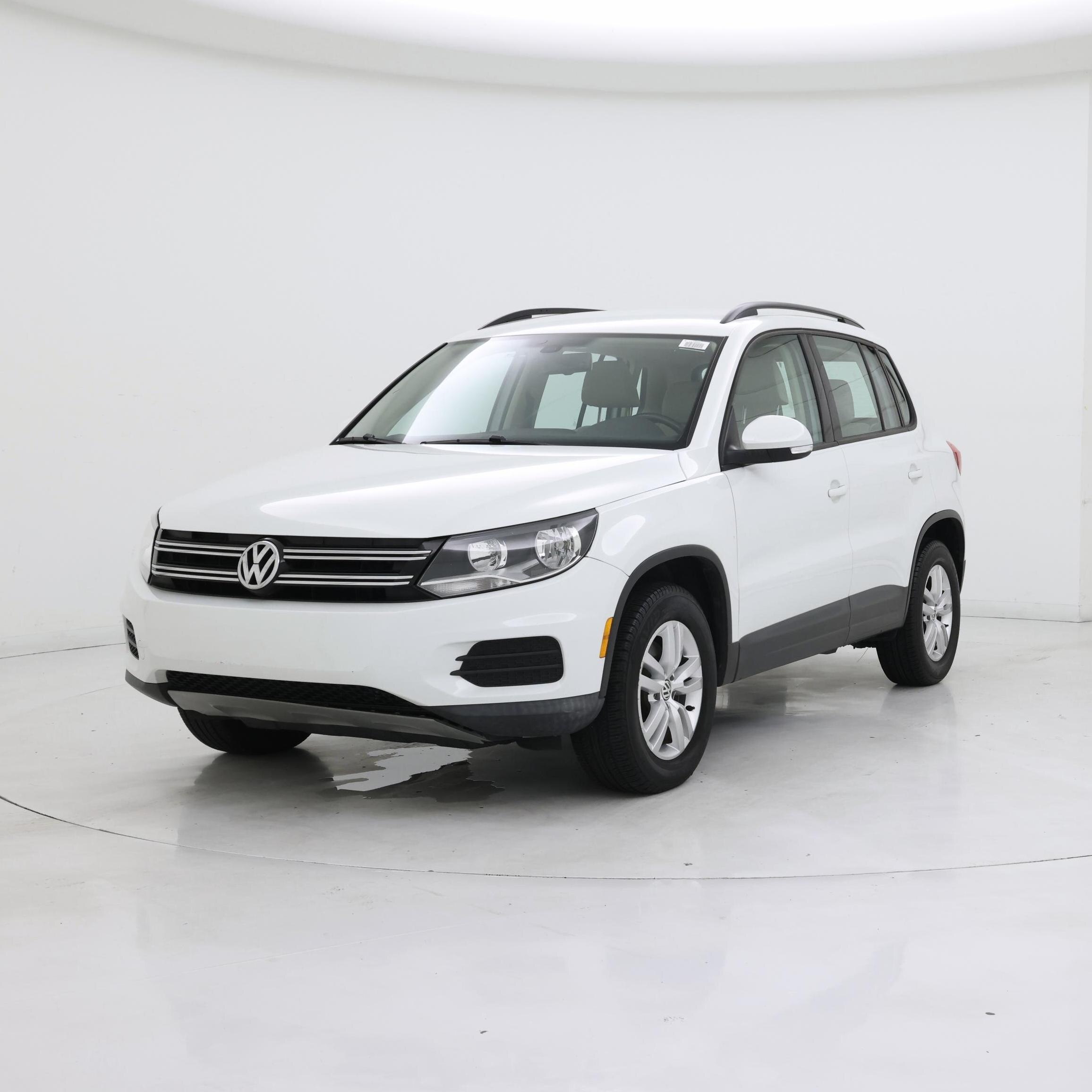 Thumbnail: 2017 Volkswagen Tiguan - 4