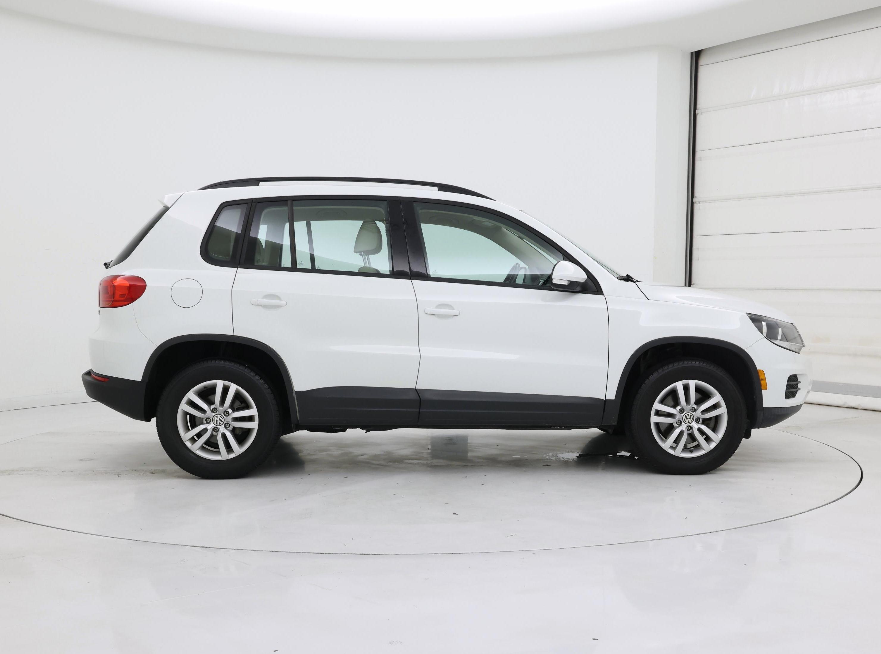 Thumbnail: 2017 Volkswagen Tiguan - 7
