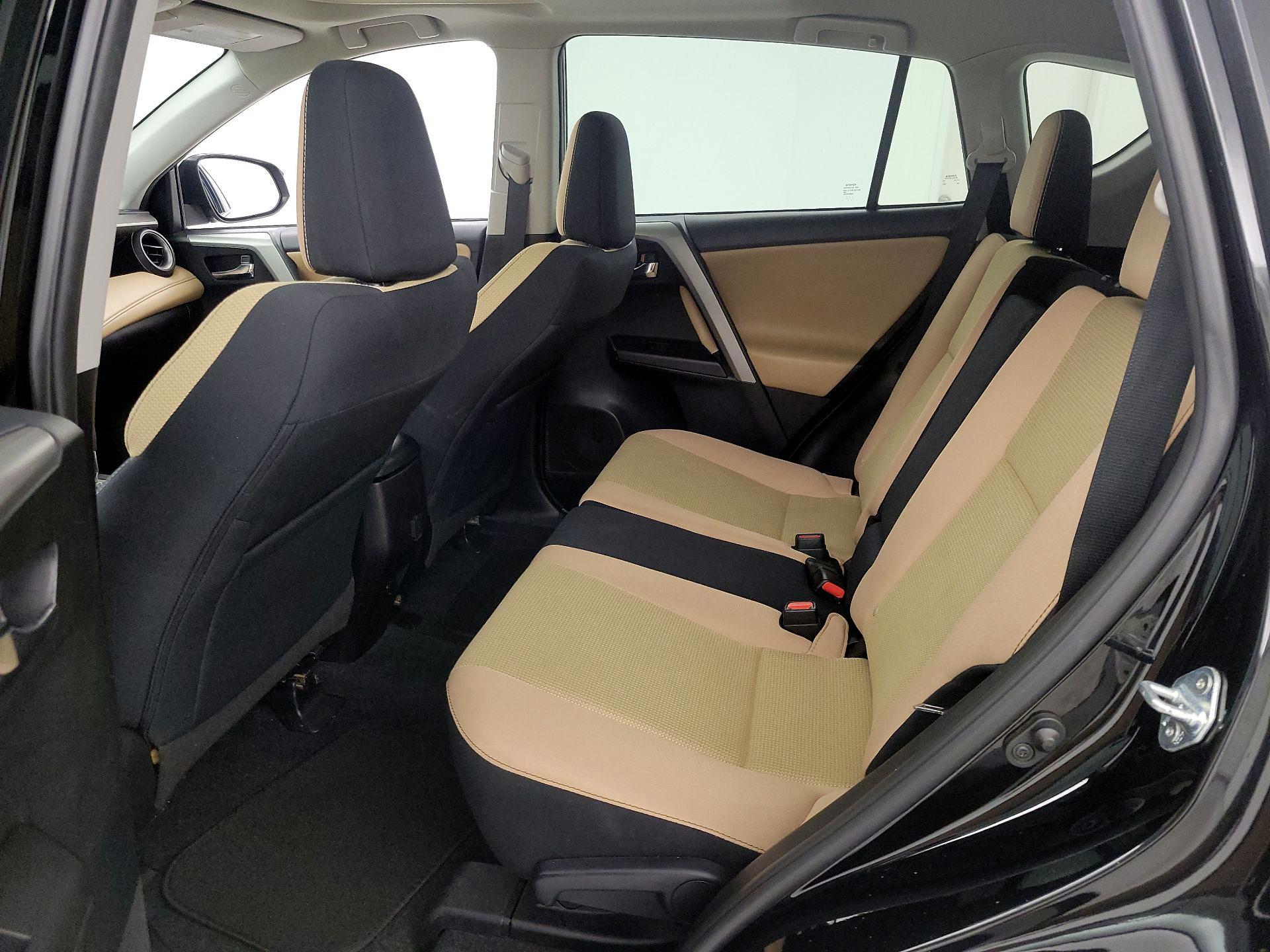 Thumbnail: 2017 Toyota RAV4 - 20