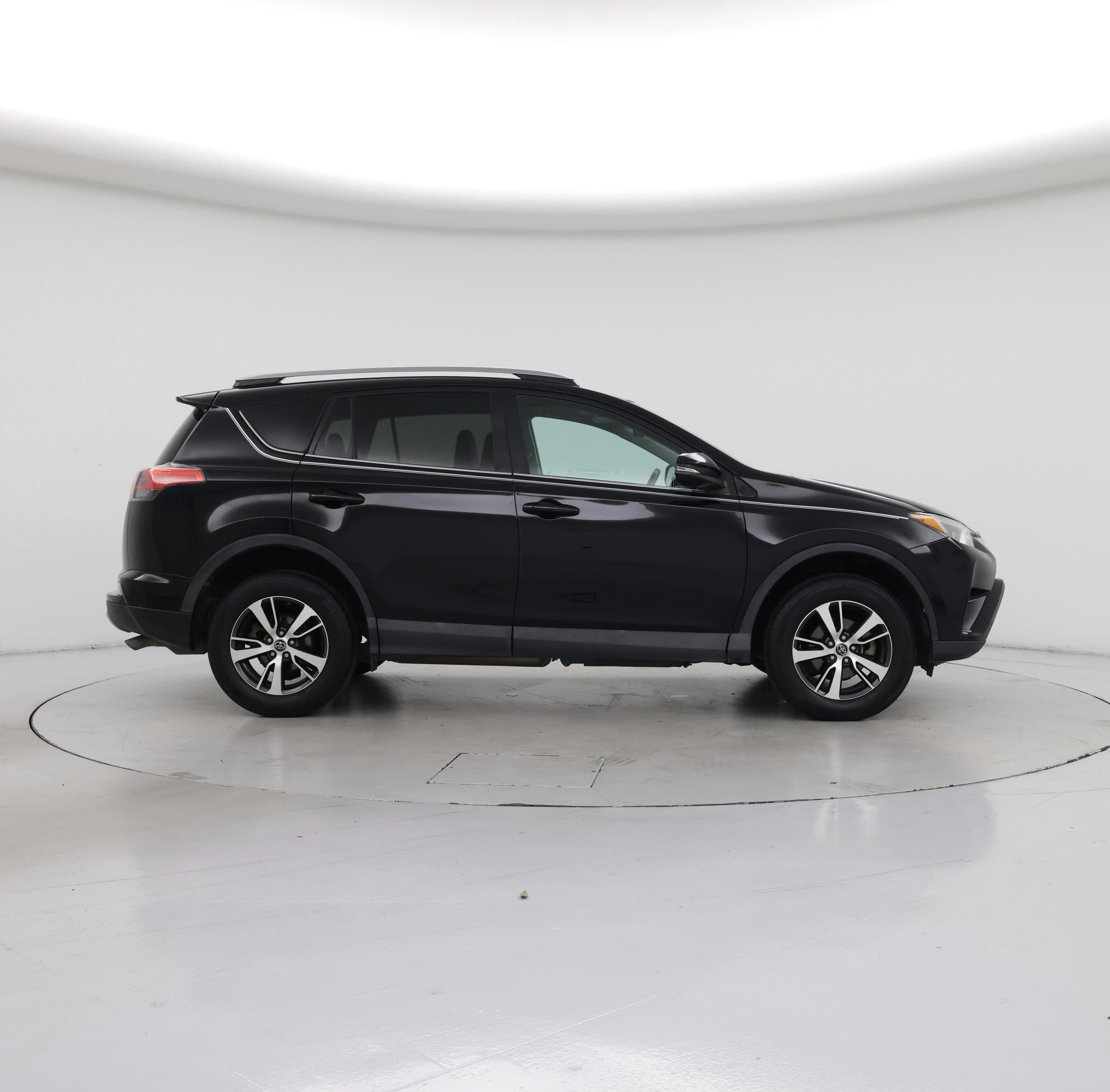 Thumbnail: 2017 Toyota RAV4 - 7