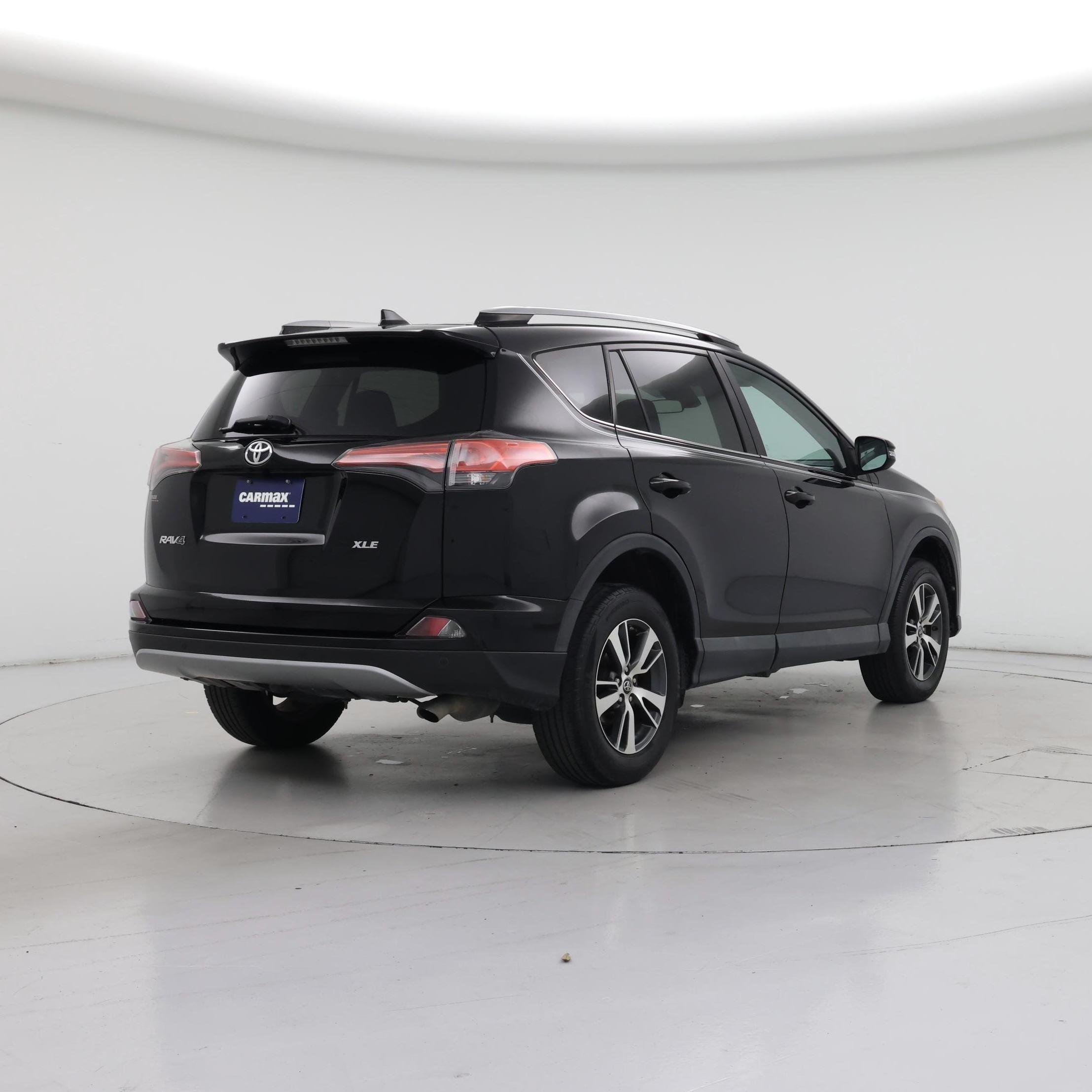 Thumbnail: 2017 Toyota RAV4 - 8