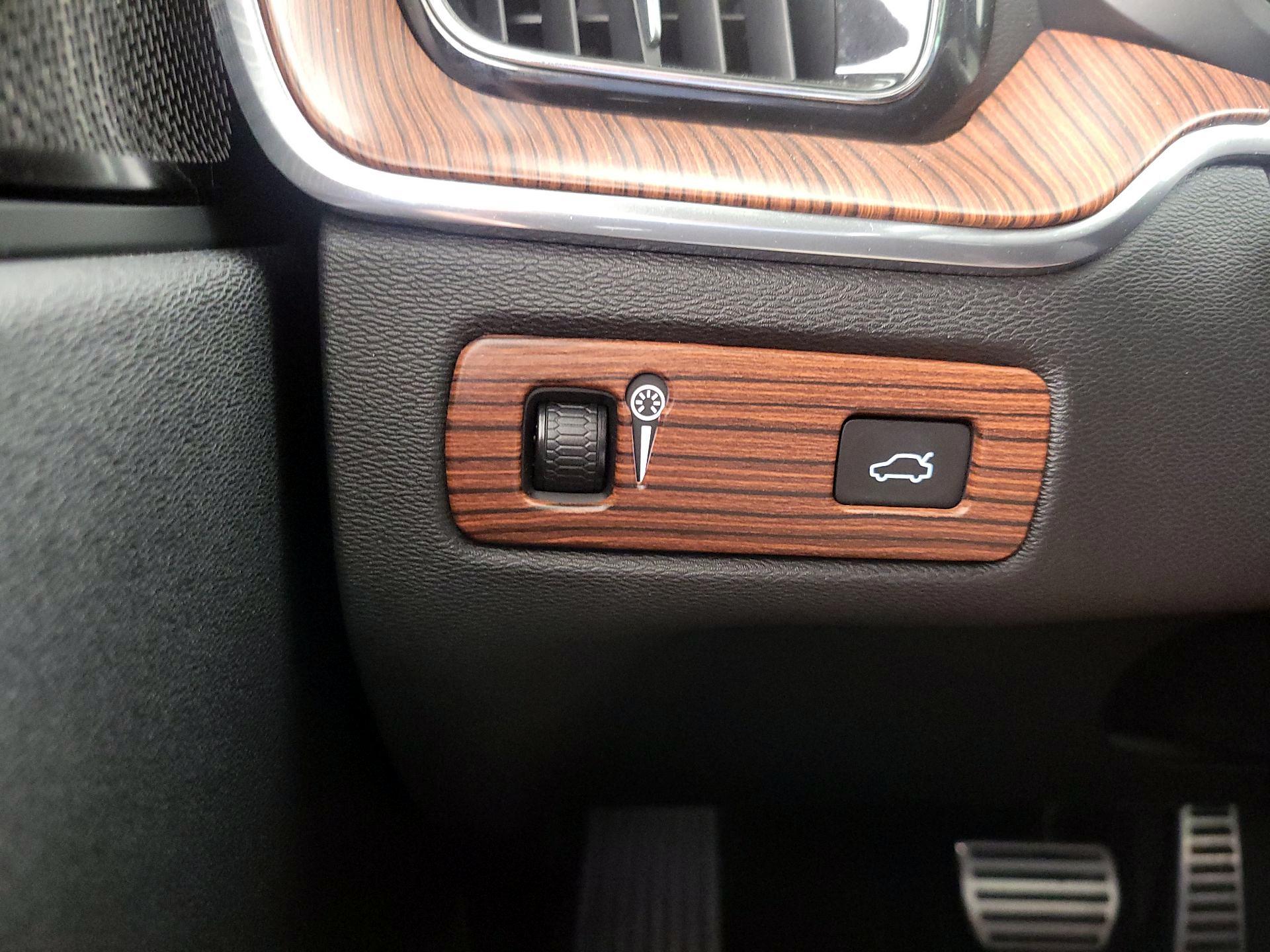 Thumbnail: 2019 Volvo XC60 - 13