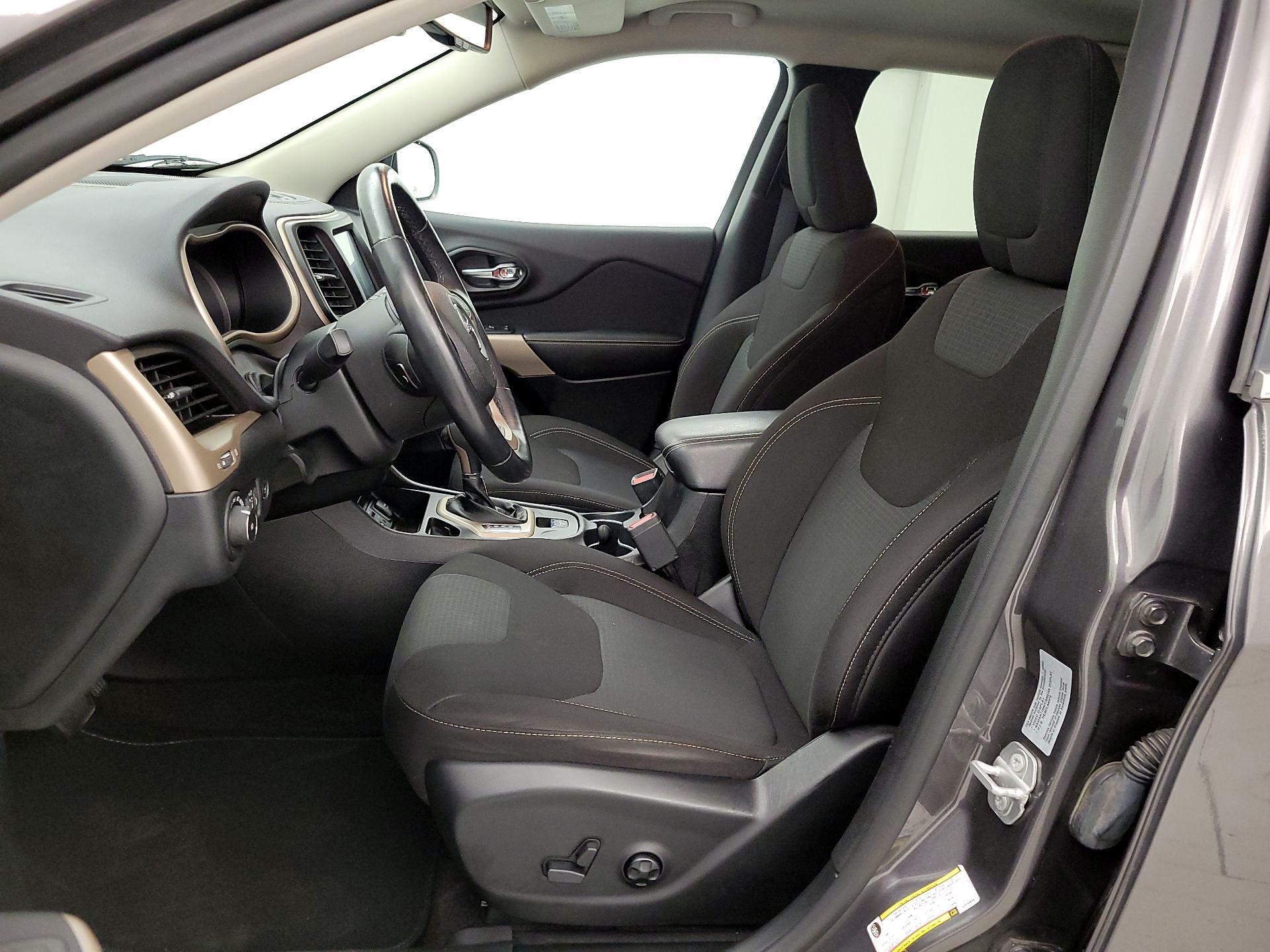 Thumbnail: 2017 Jeep Cherokee - 11