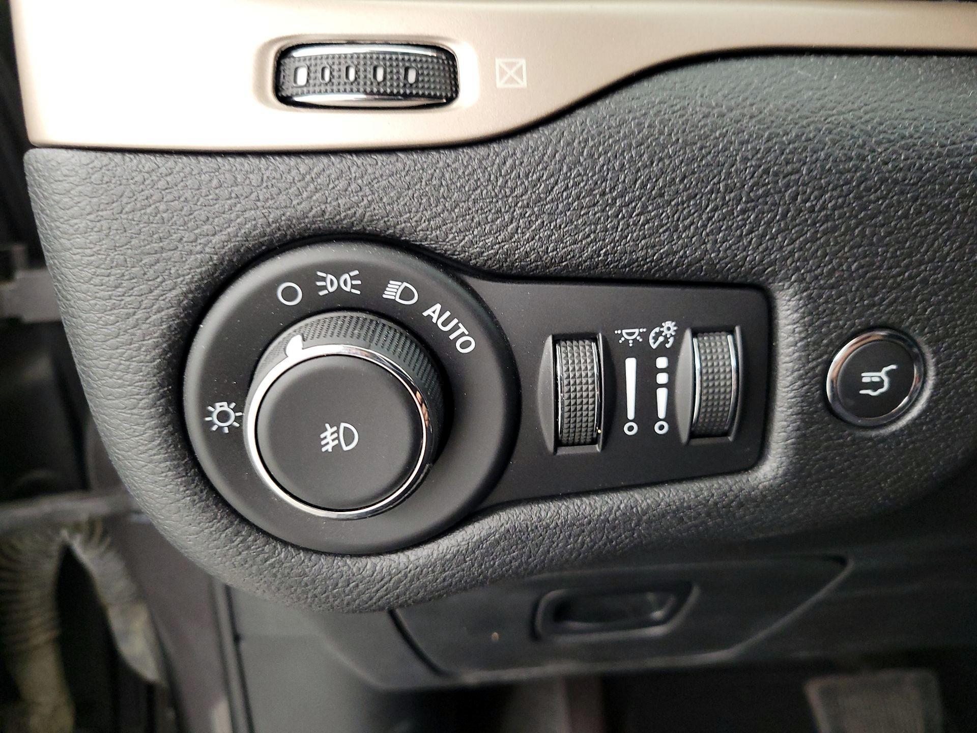 Thumbnail: 2017 Jeep Cherokee - 13