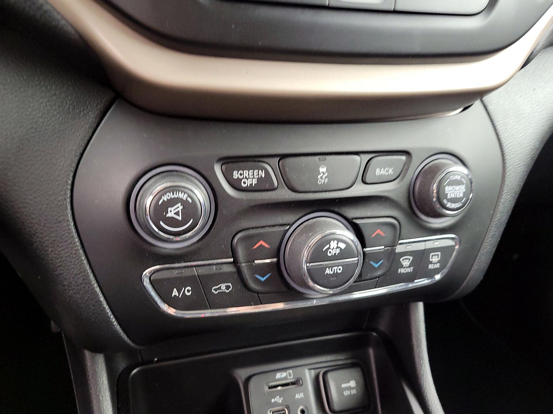 Thumbnail: 2017 Jeep Cherokee - 17