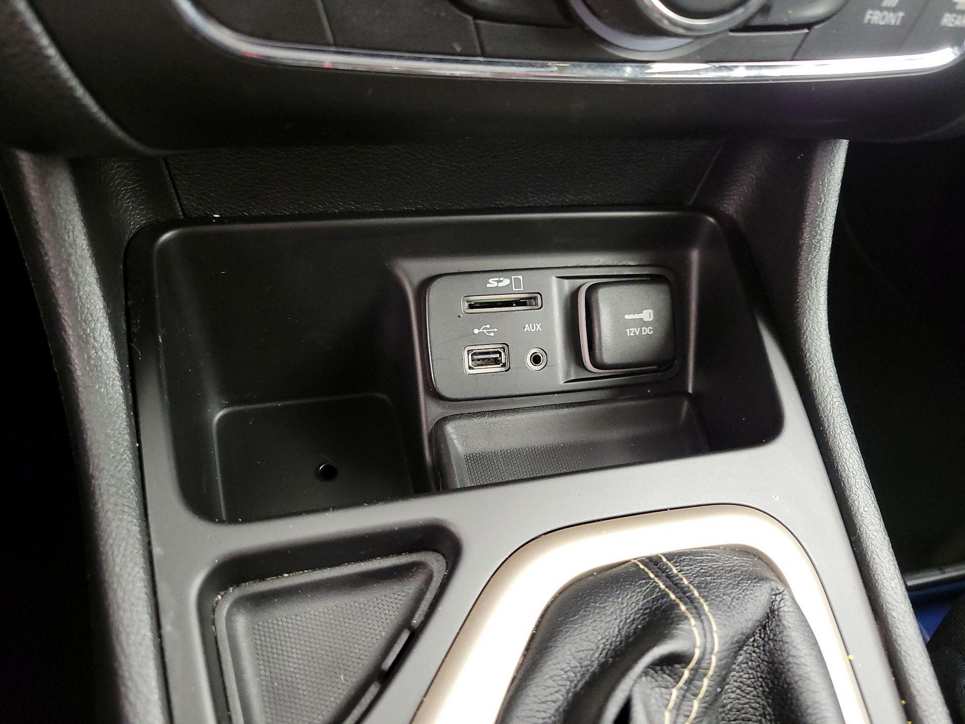 Thumbnail: 2017 Jeep Cherokee - 19