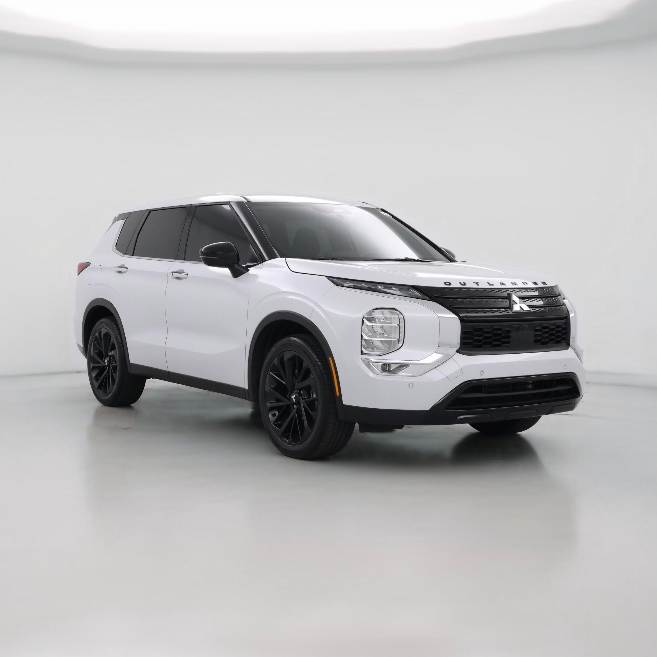 Thumbnail: 2023 Mitsubishi Outlander - 1