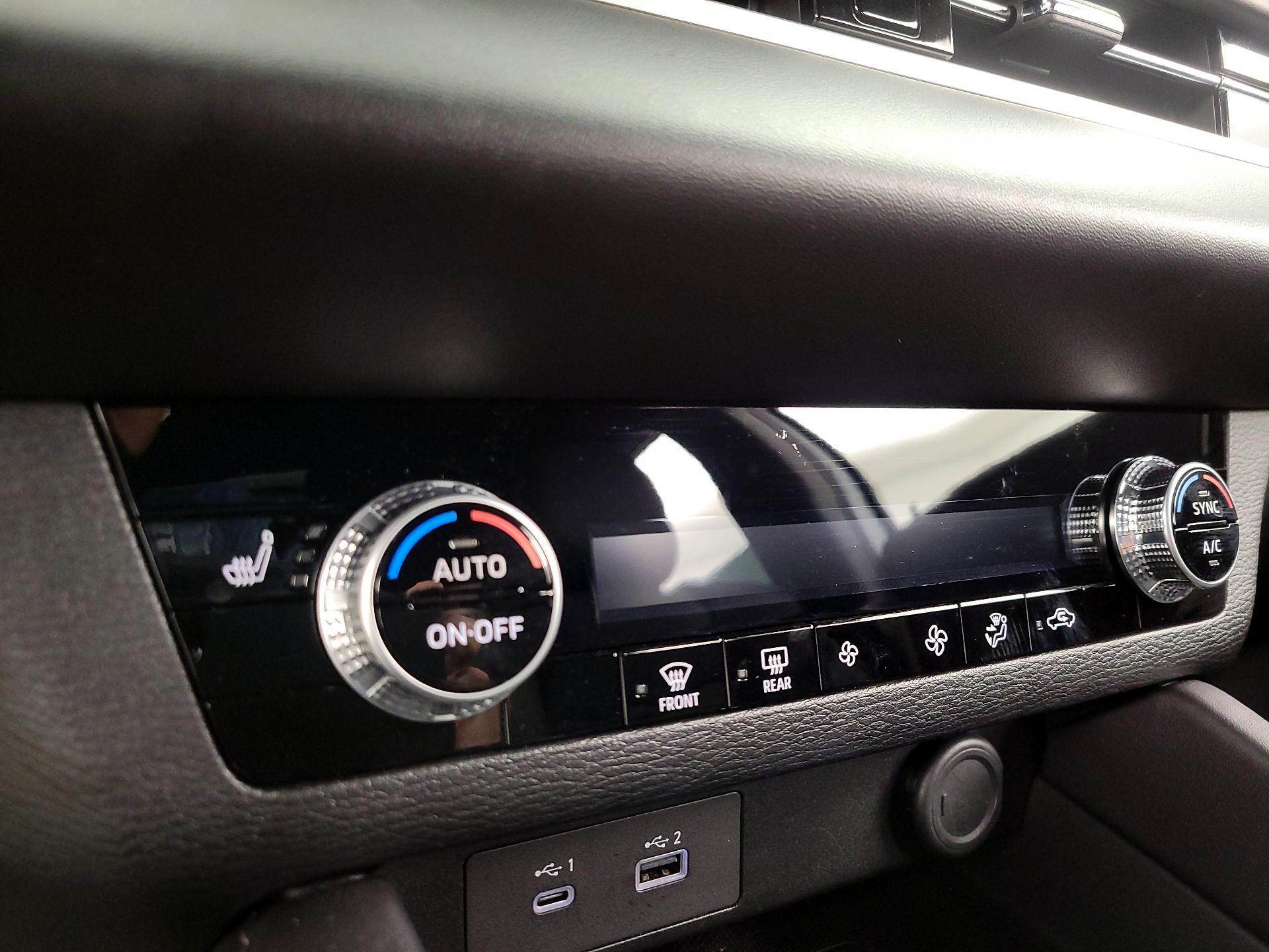 Thumbnail: 2023 Mitsubishi Outlander - 17