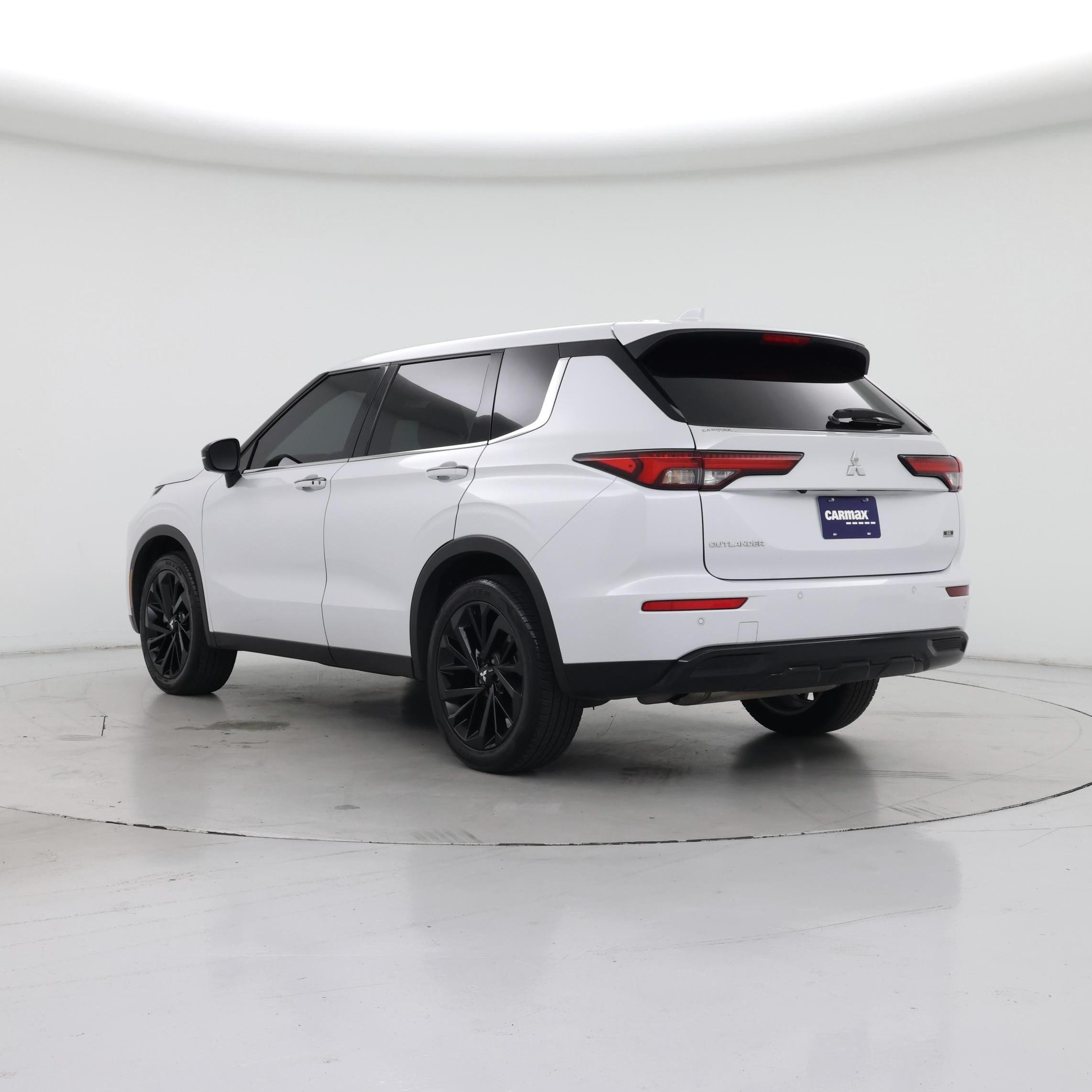 Thumbnail: 2023 Mitsubishi Outlander - 2