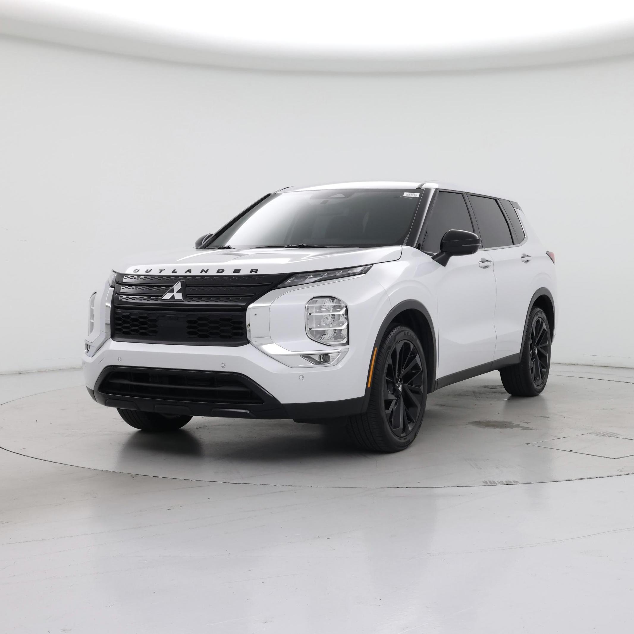 Thumbnail: 2023 Mitsubishi Outlander - 4