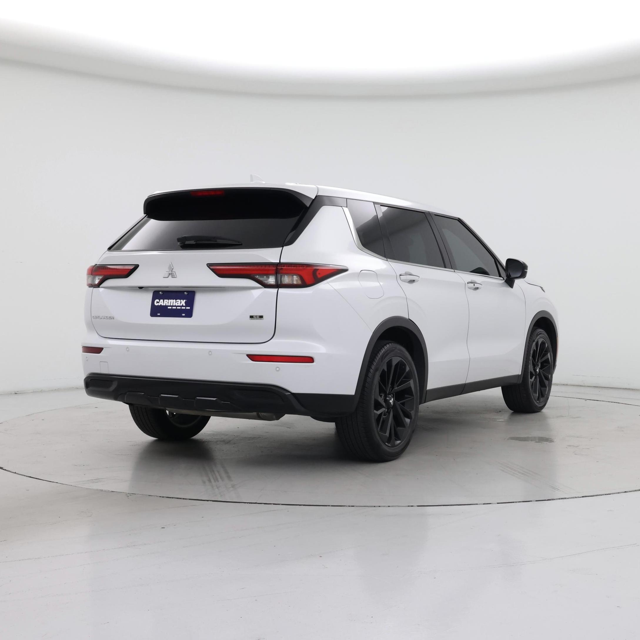 Thumbnail: 2023 Mitsubishi Outlander - 8