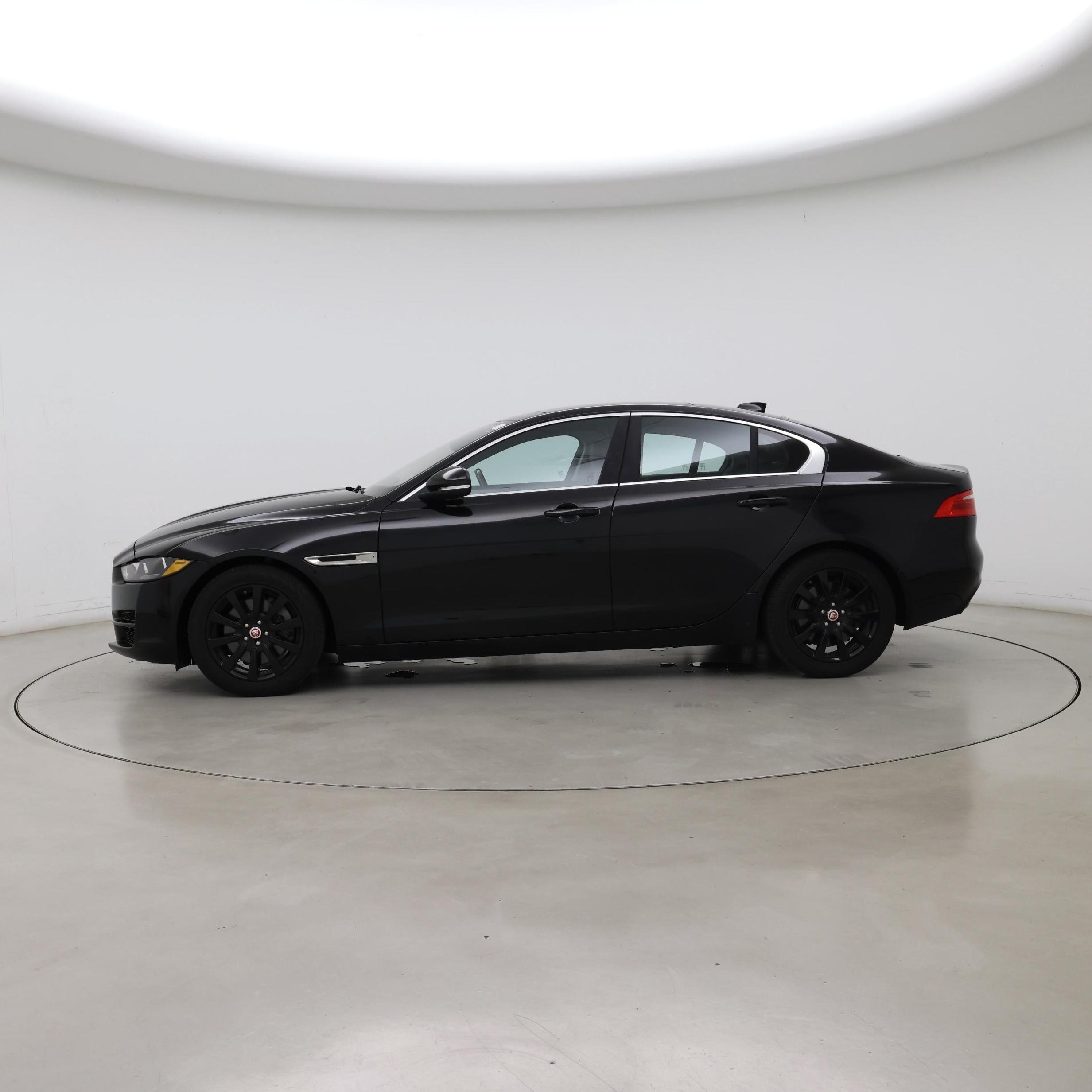 Thumbnail: 2019 Jaguar XE - 3