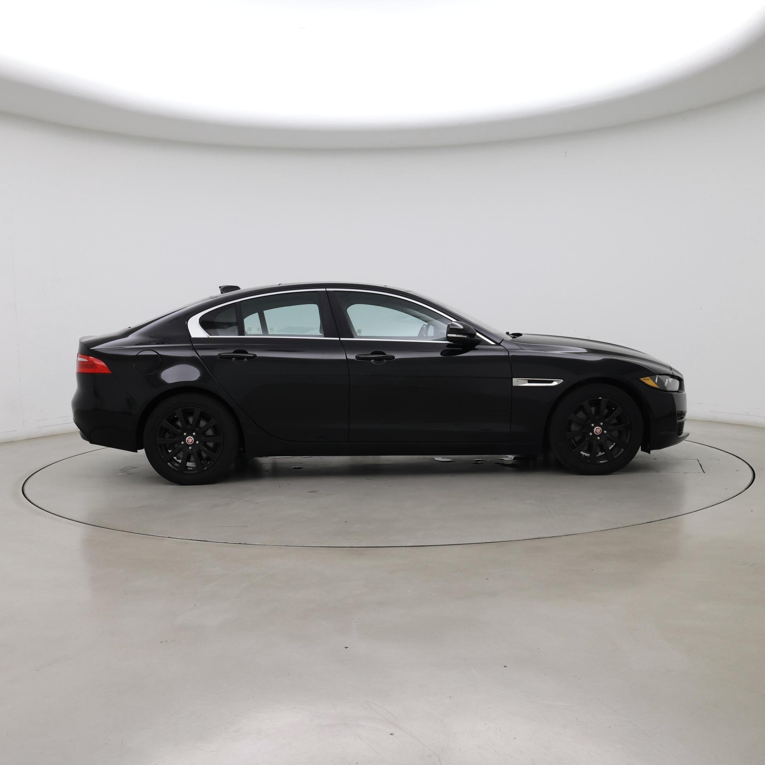 Thumbnail: 2019 Jaguar XE - 7