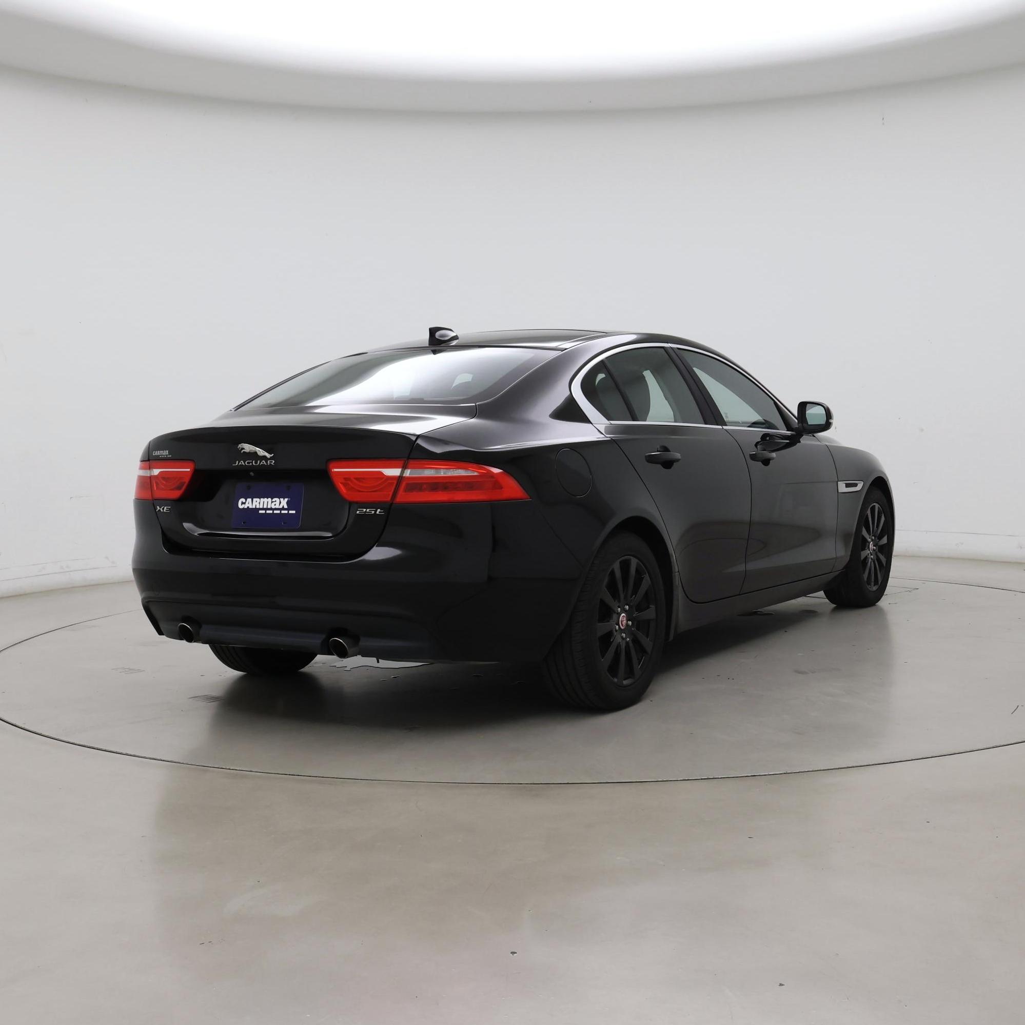Thumbnail: 2019 Jaguar XE - 8