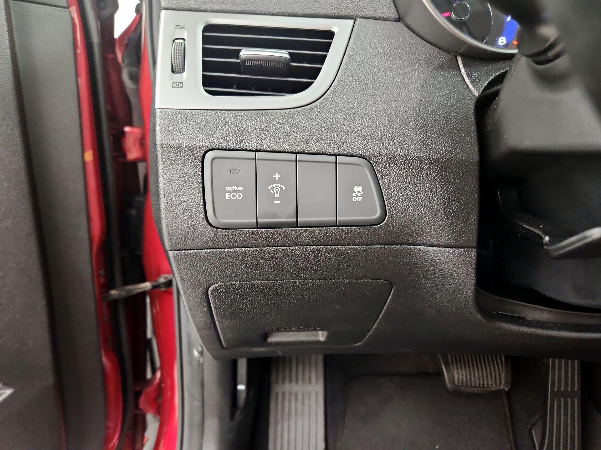 Thumbnail: 2016 Hyundai Elantra - 13