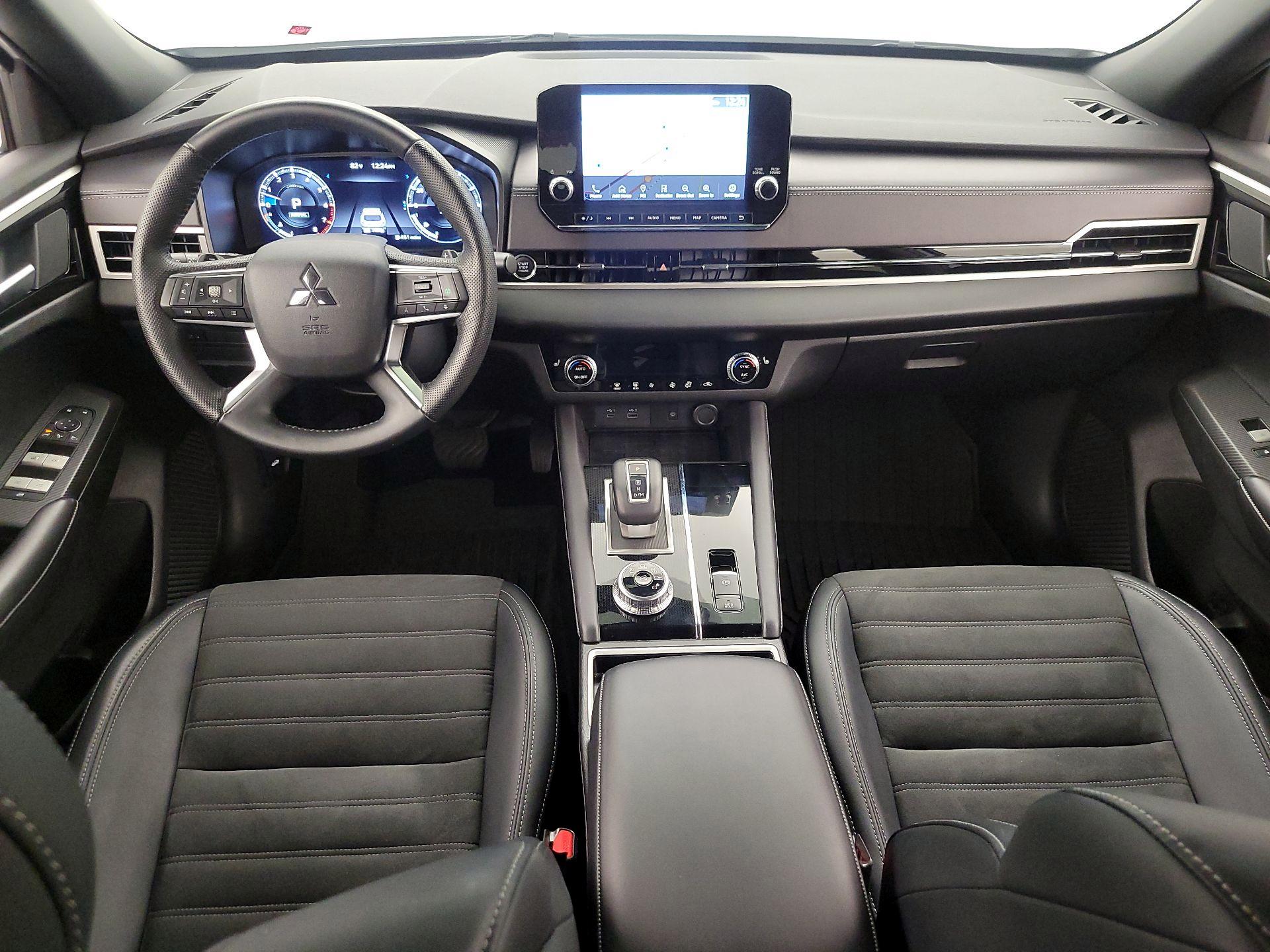 Thumbnail: 2024 Mitsubishi Outlander - 9