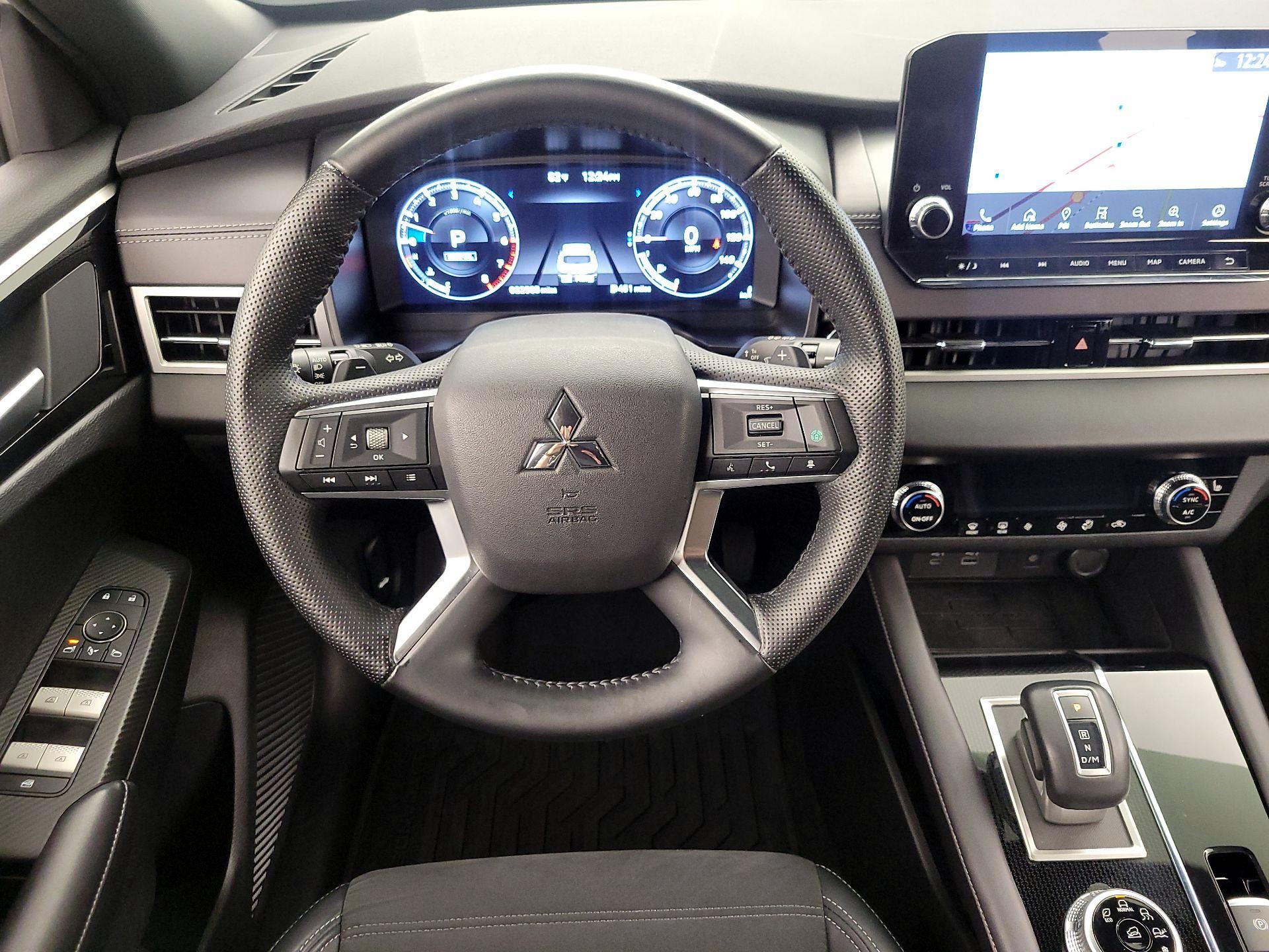 Thumbnail: 2024 Mitsubishi Outlander - 10