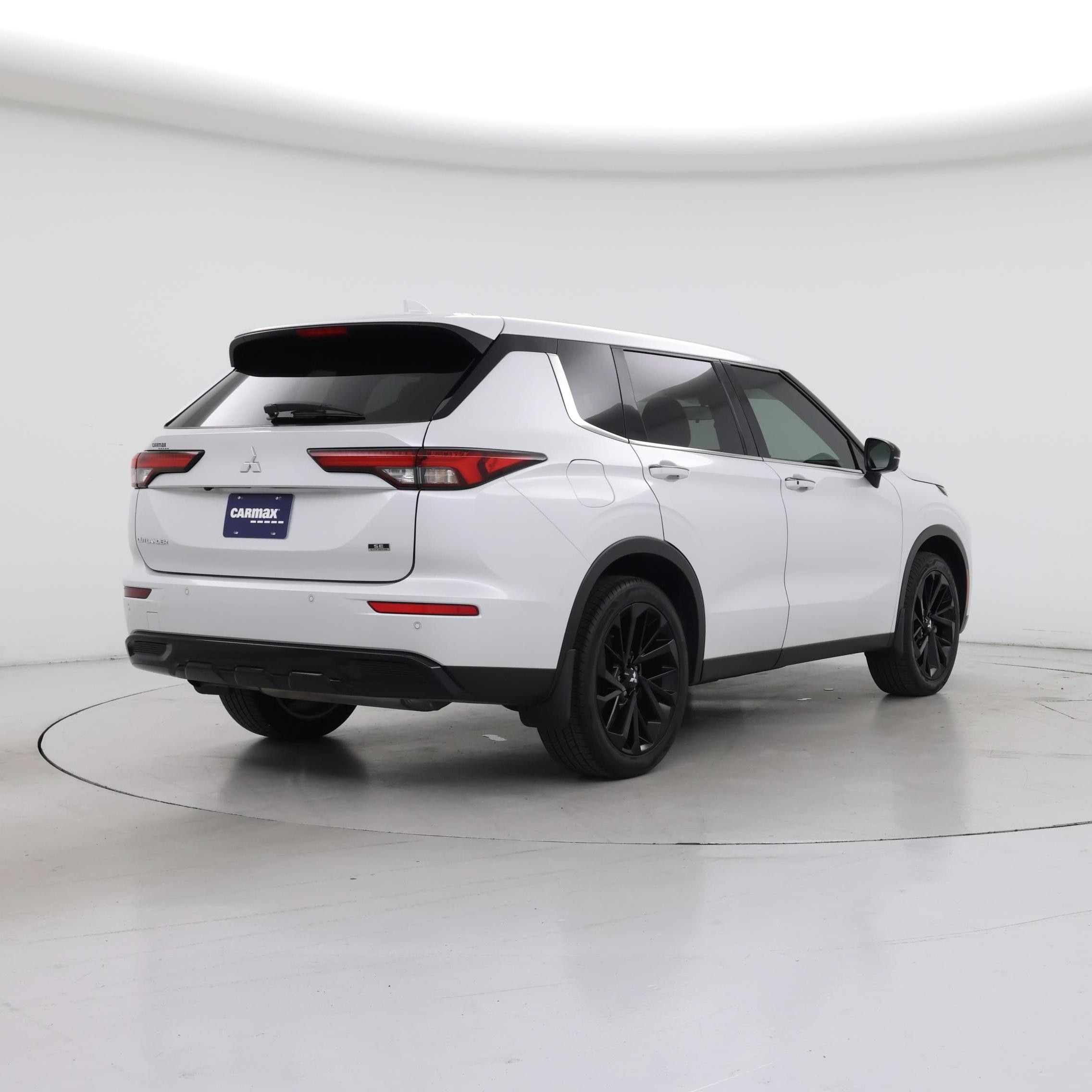 Thumbnail: 2024 Mitsubishi Outlander - 8