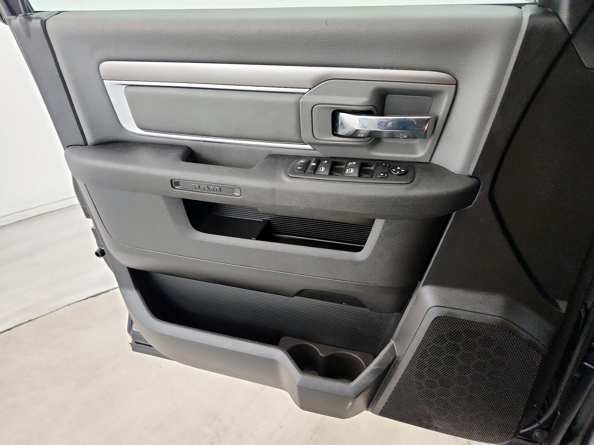 Thumbnail: 2023 RAM 1500 Classic - 12