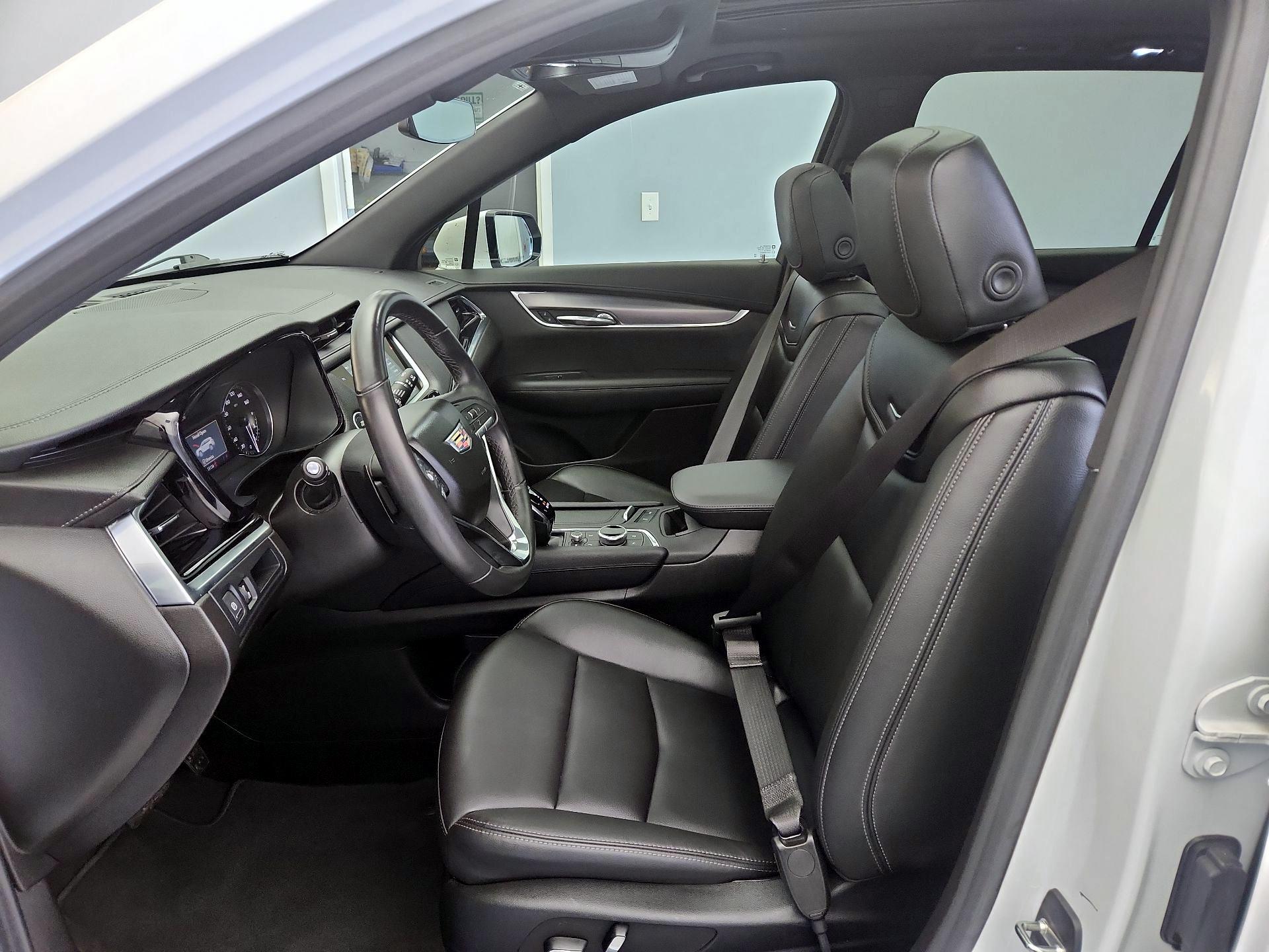 Thumbnail: 2023 Cadillac XT6 - 11