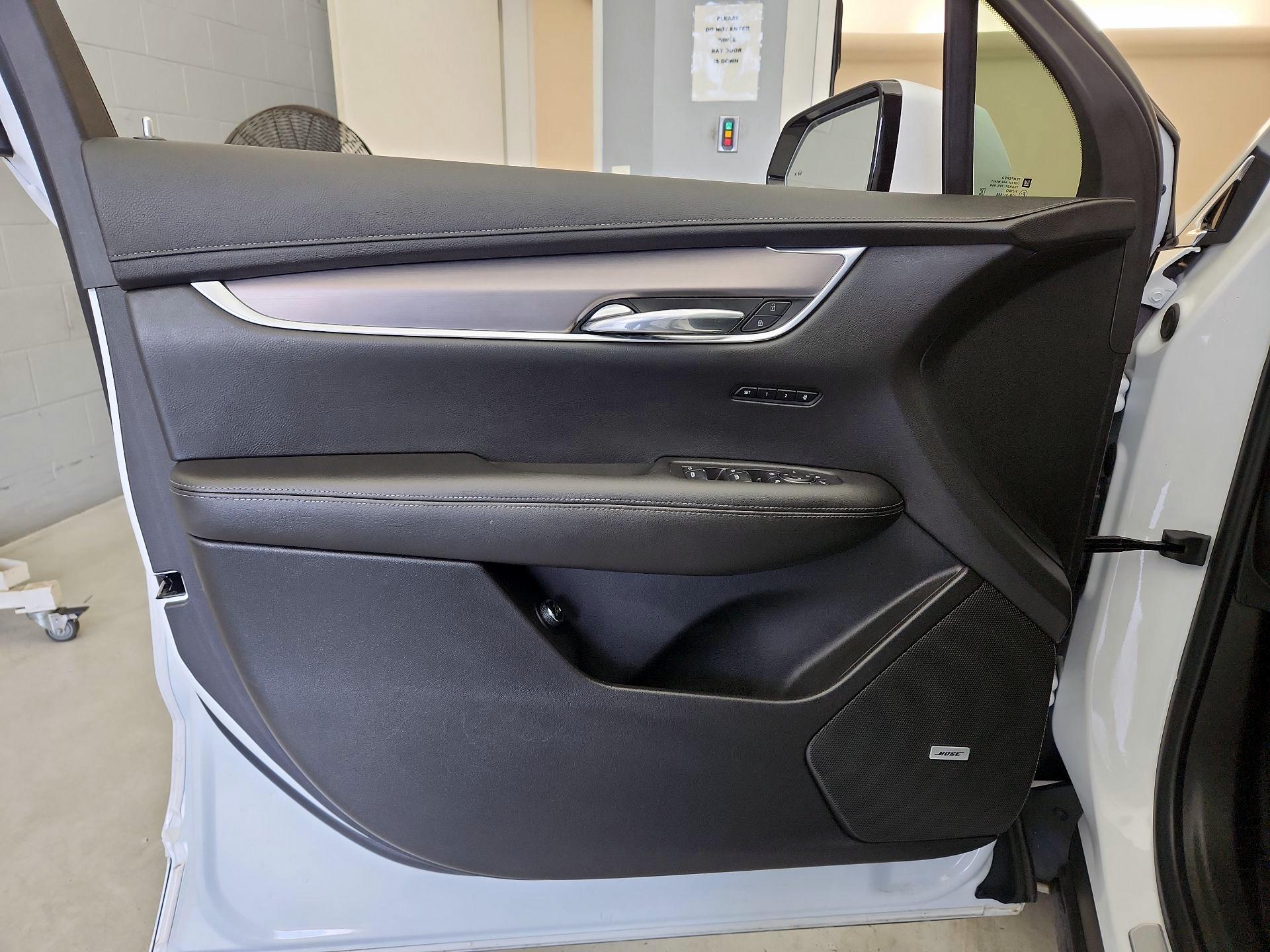 Thumbnail: 2023 Cadillac XT6 - 12