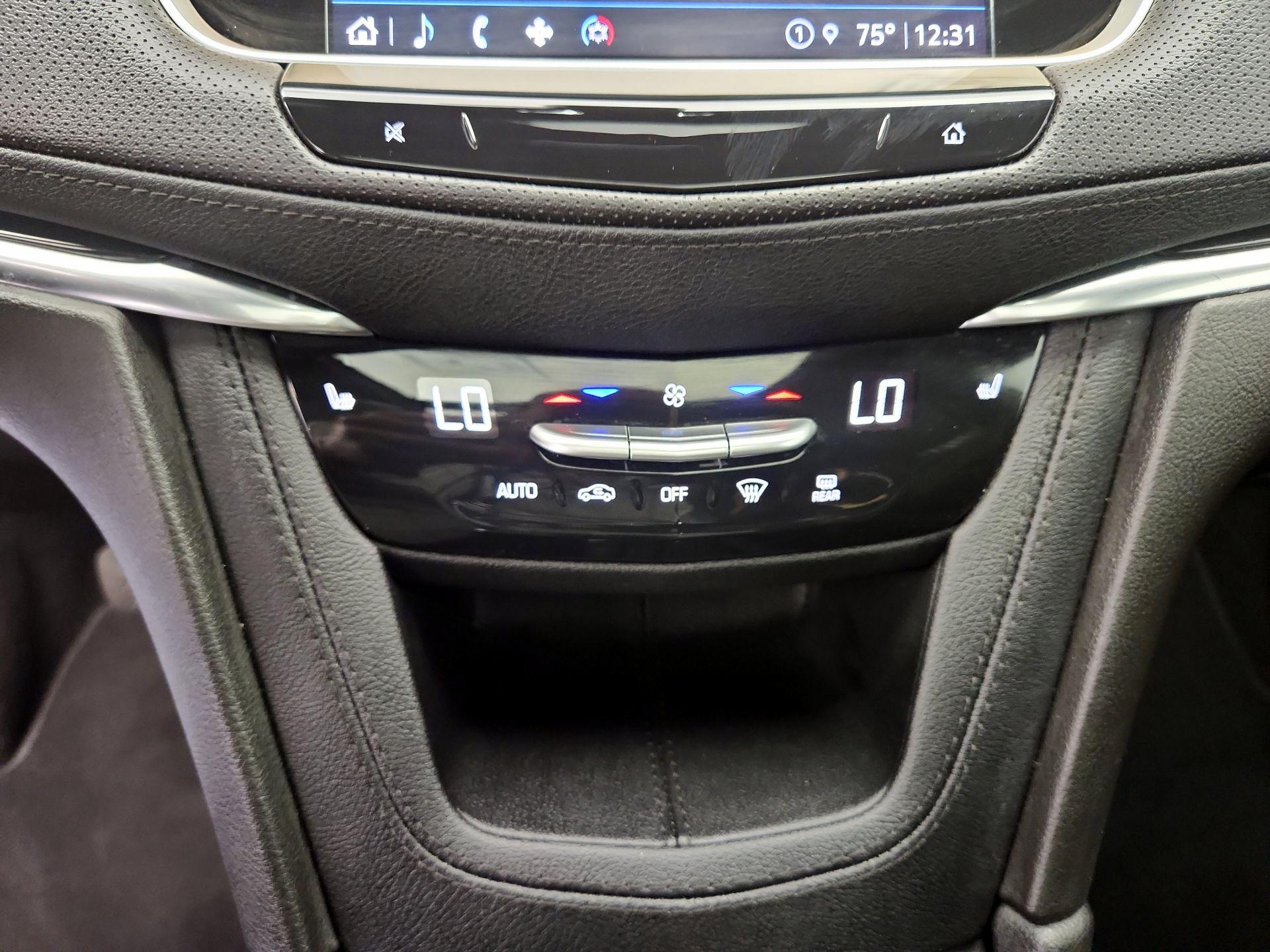 Thumbnail: 2023 Cadillac XT6 - 16