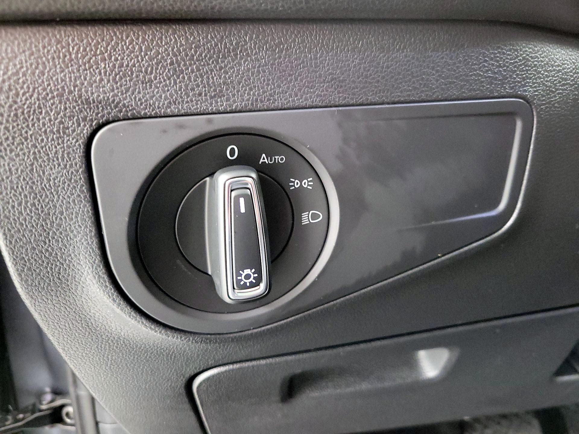 Thumbnail: 2021 Volkswagen Tiguan - 13