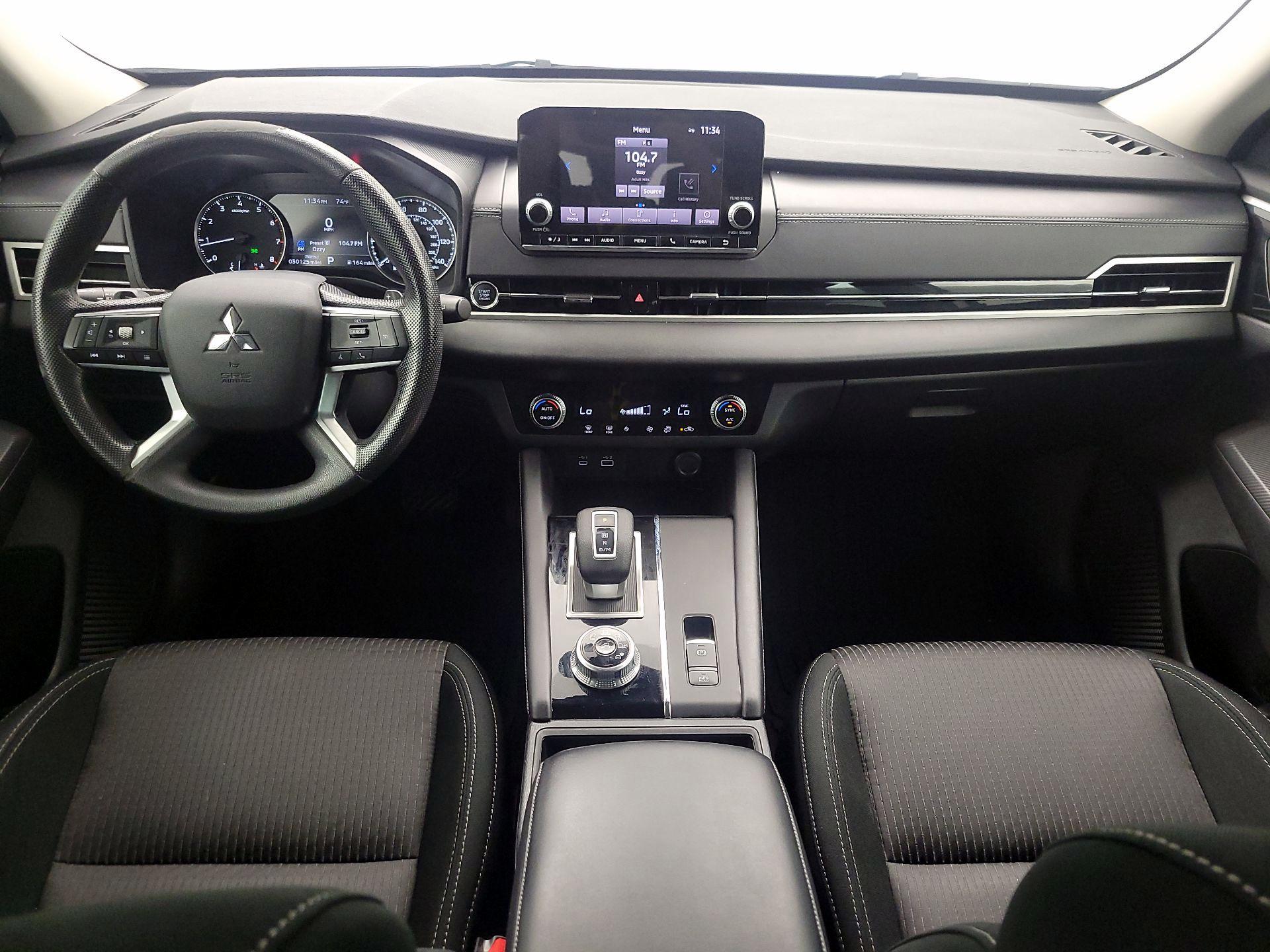 Thumbnail: 2023 Mitsubishi Outlander - 9